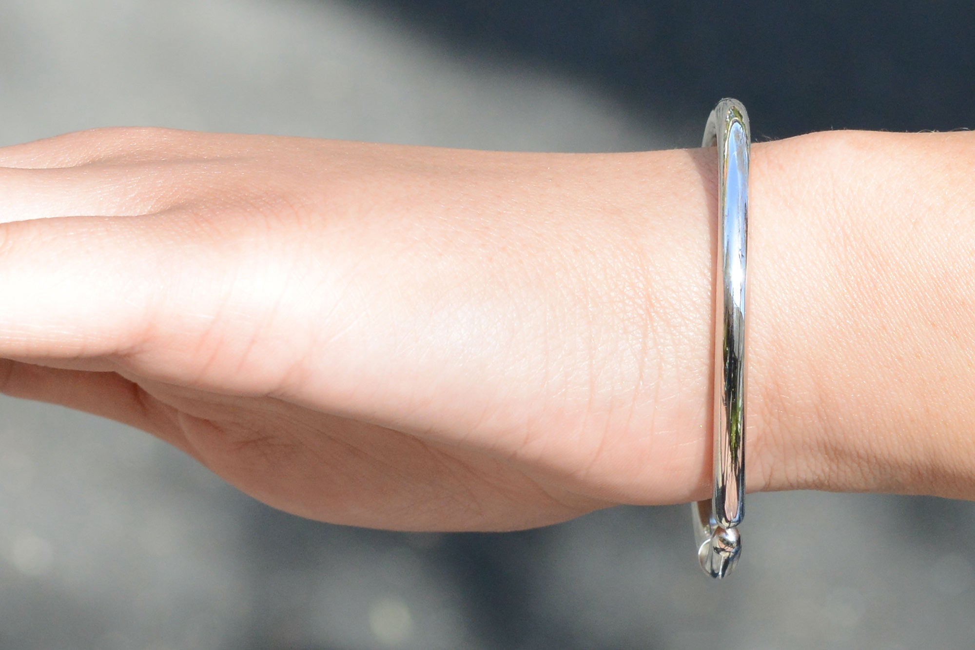 18k White Gold Modern Cuff Bangle Bracelet