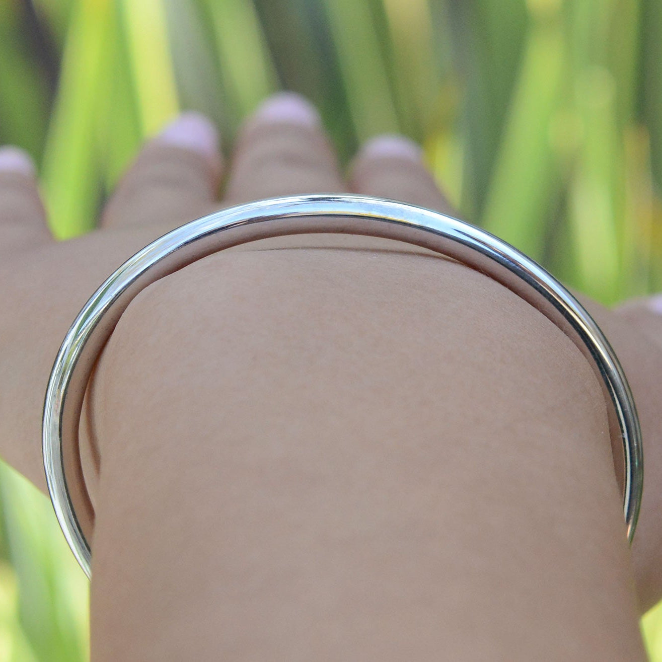 18k White Gold Modern Cuff Bangle Bracelet