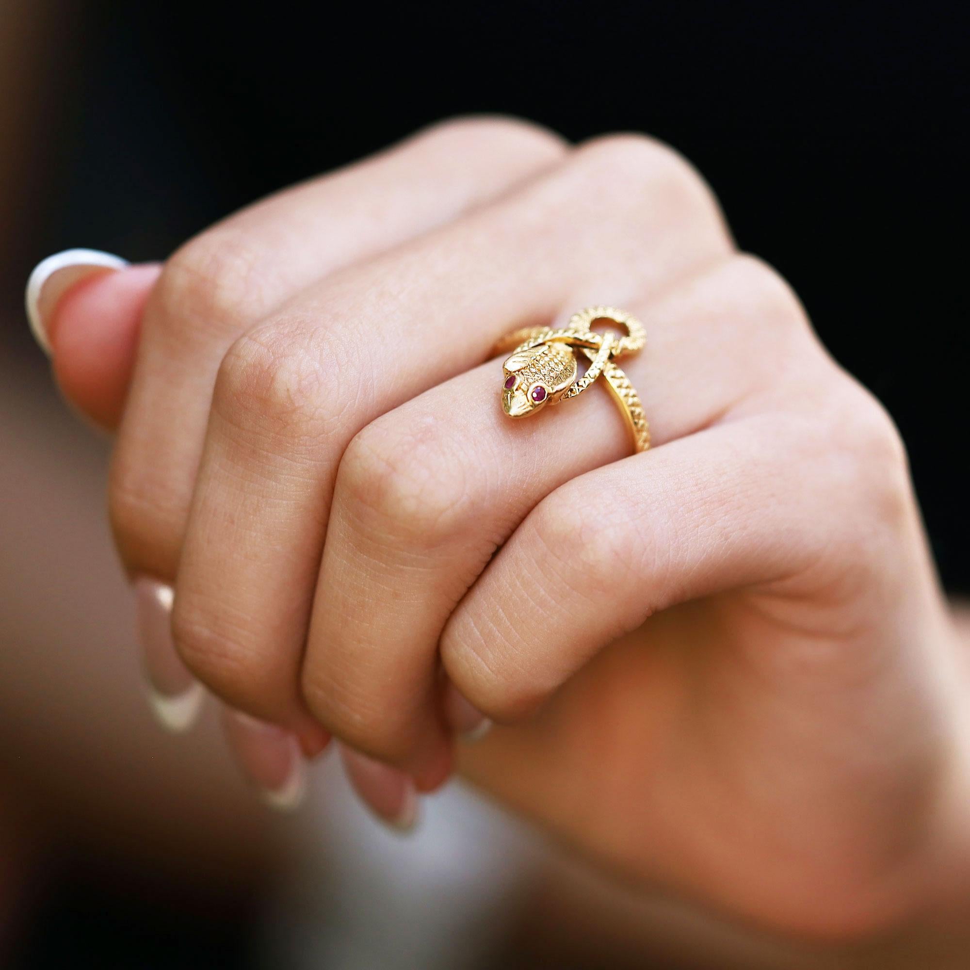 Vintage Egyptian Revival Cleopatra's 18k Yellow Gold Snake Ring