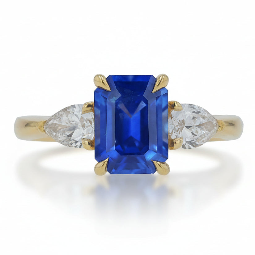 Vintage Yellow Gold 2.50 Carat Sapphire & Diamond 3 Stone Engagement Ring