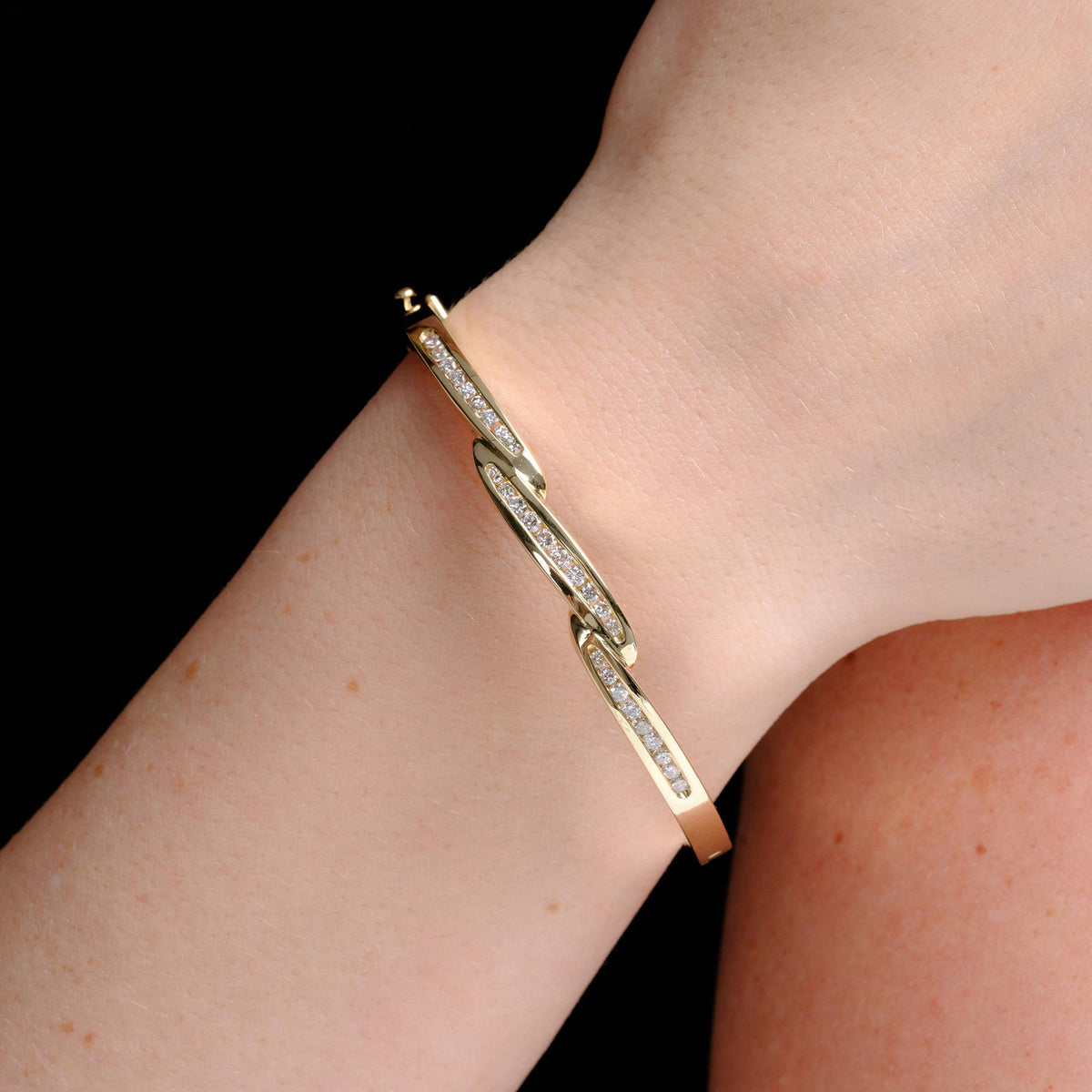 Vintage 1980s Diamond and 14k Yellow Gold Bangle Bracelet