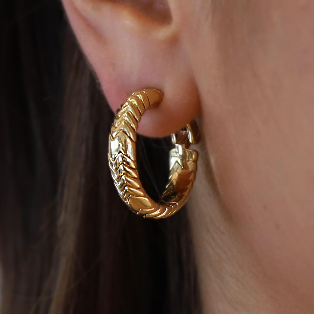 Vintage BVLGARI Spiga 18k Yellow Gold Hoop Earrings
