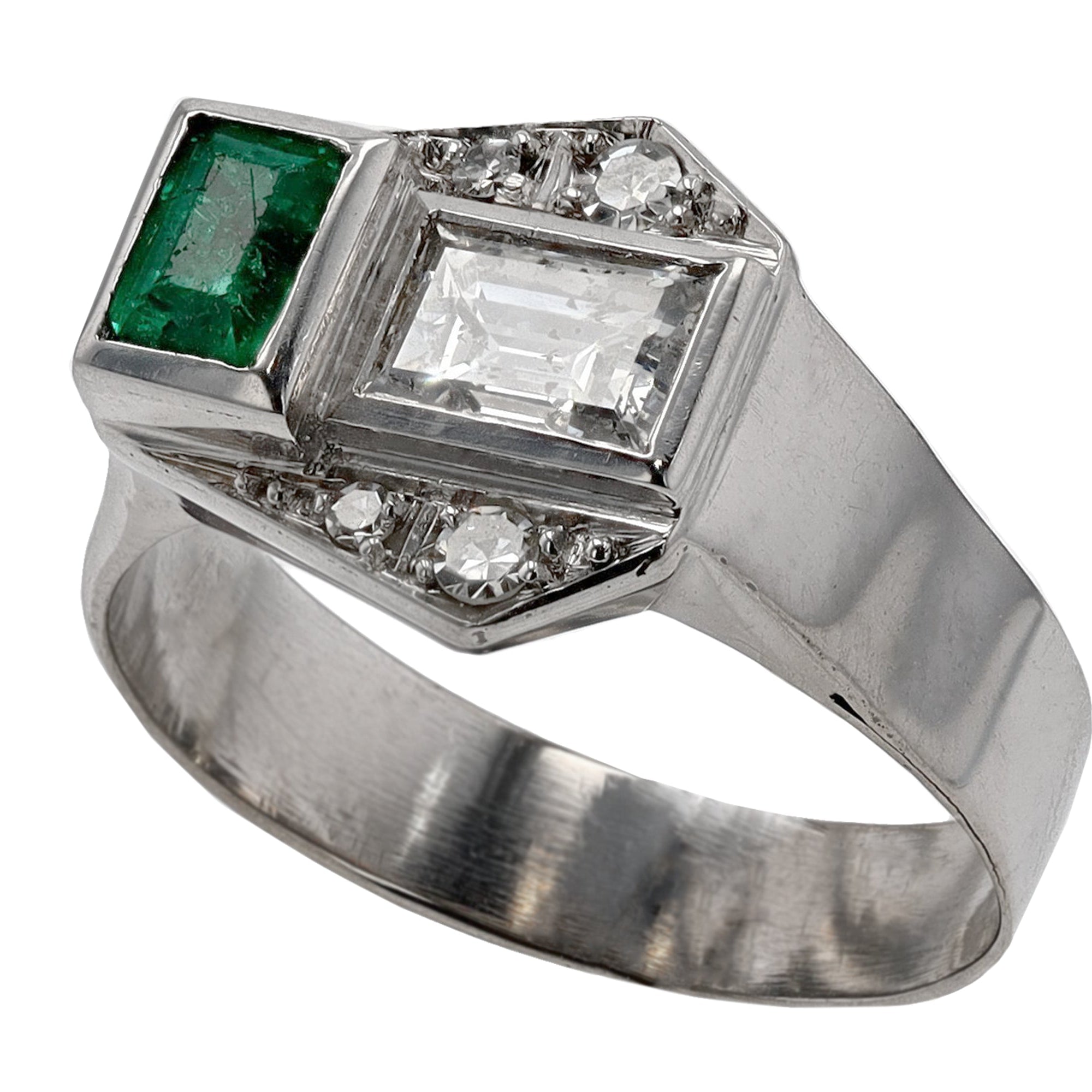 Antique Art Deco Emerald and Diamond Ring