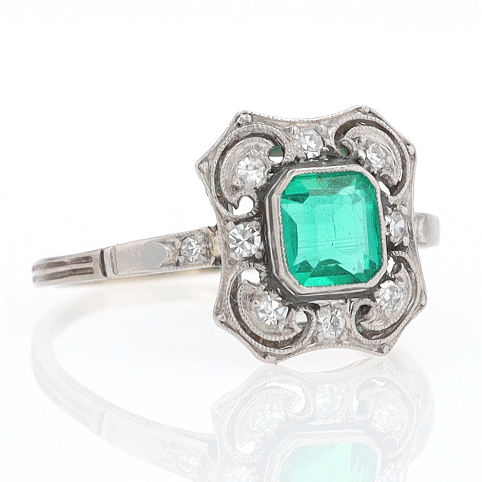 Antique Edwardian Filigree Emerald & Diamond Engagement Ring