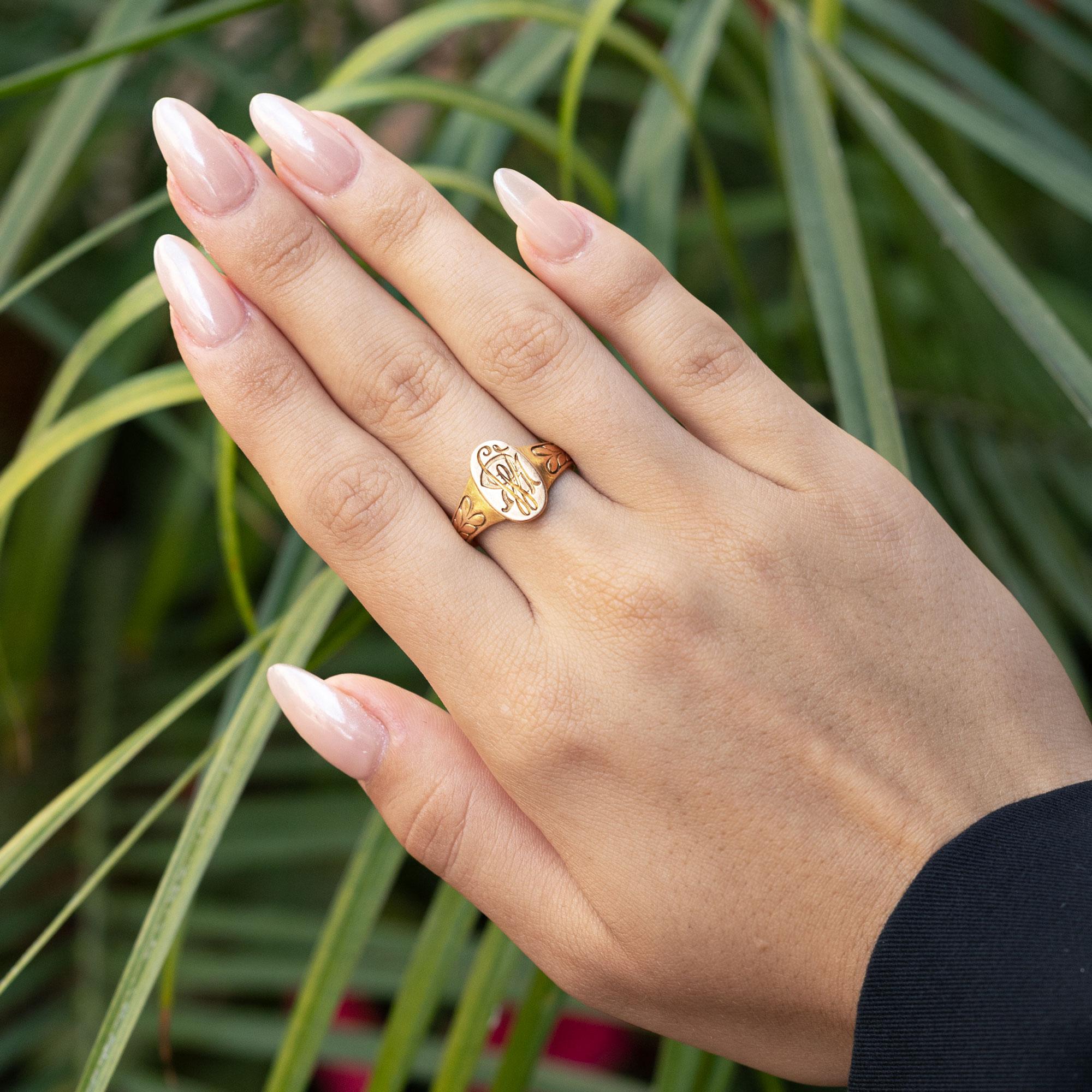 Antique Victorian Engraved 14k Gold Signet Ring