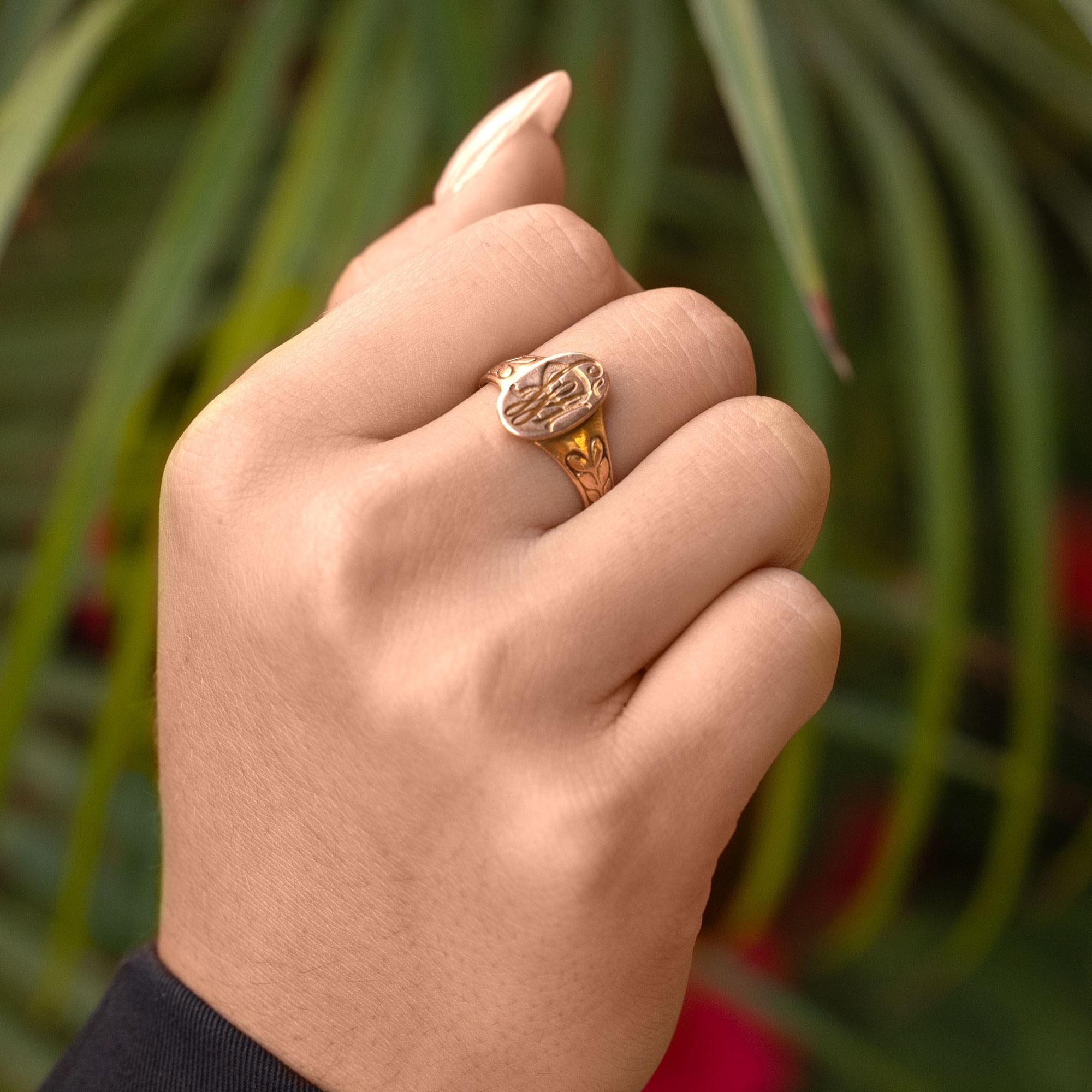 Antique Victorian Engraved 14k Gold Signet Ring