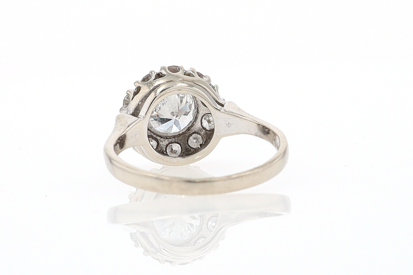 Art Deco 1.25 Carats Round Diamond Engagement Ring