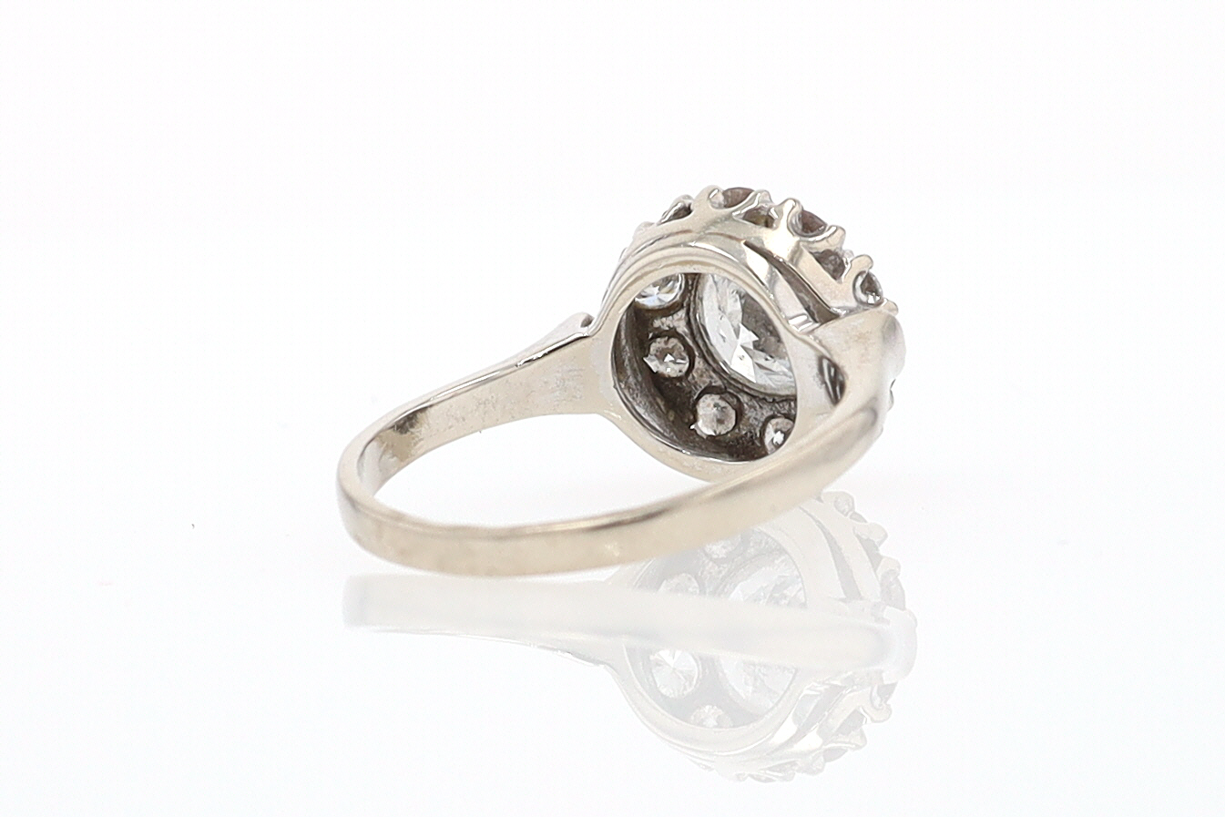 Art Deco 1.25 Carats Round Diamond Engagement Ring