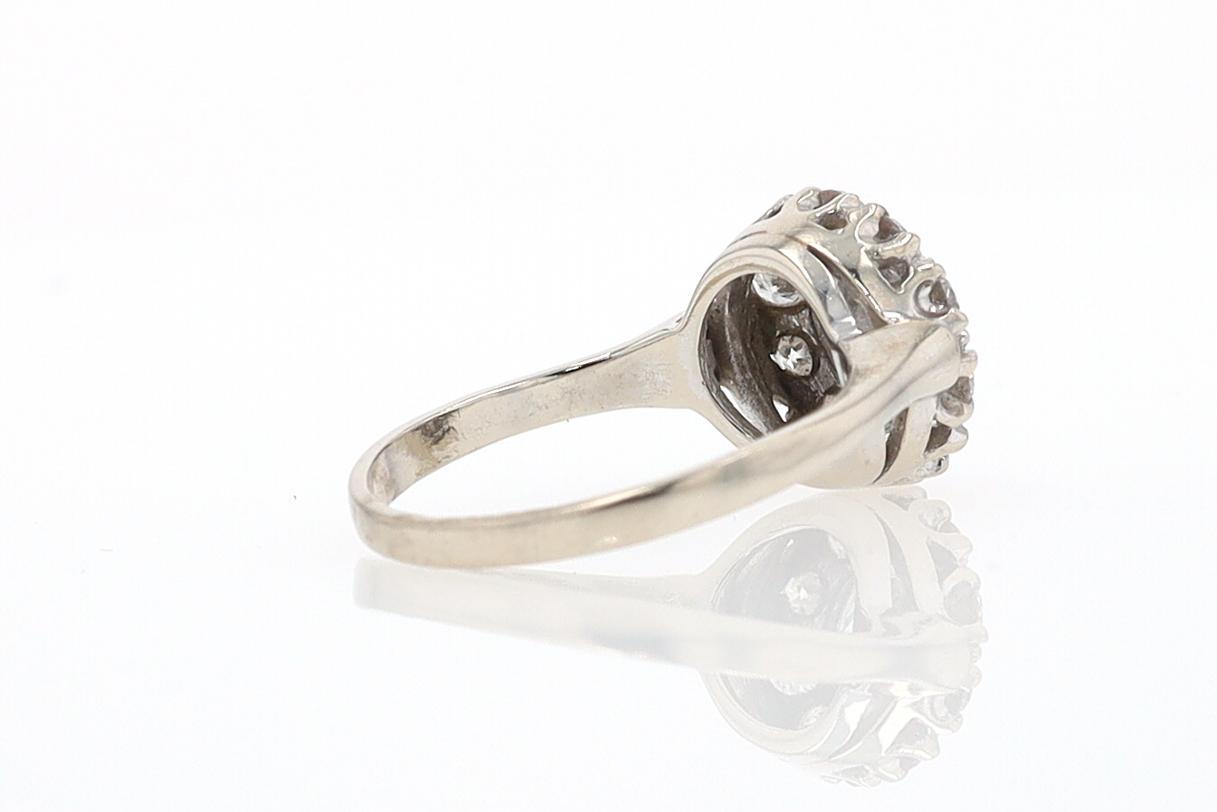 Art Deco 1.25 Carats Round Diamond Engagement Ring