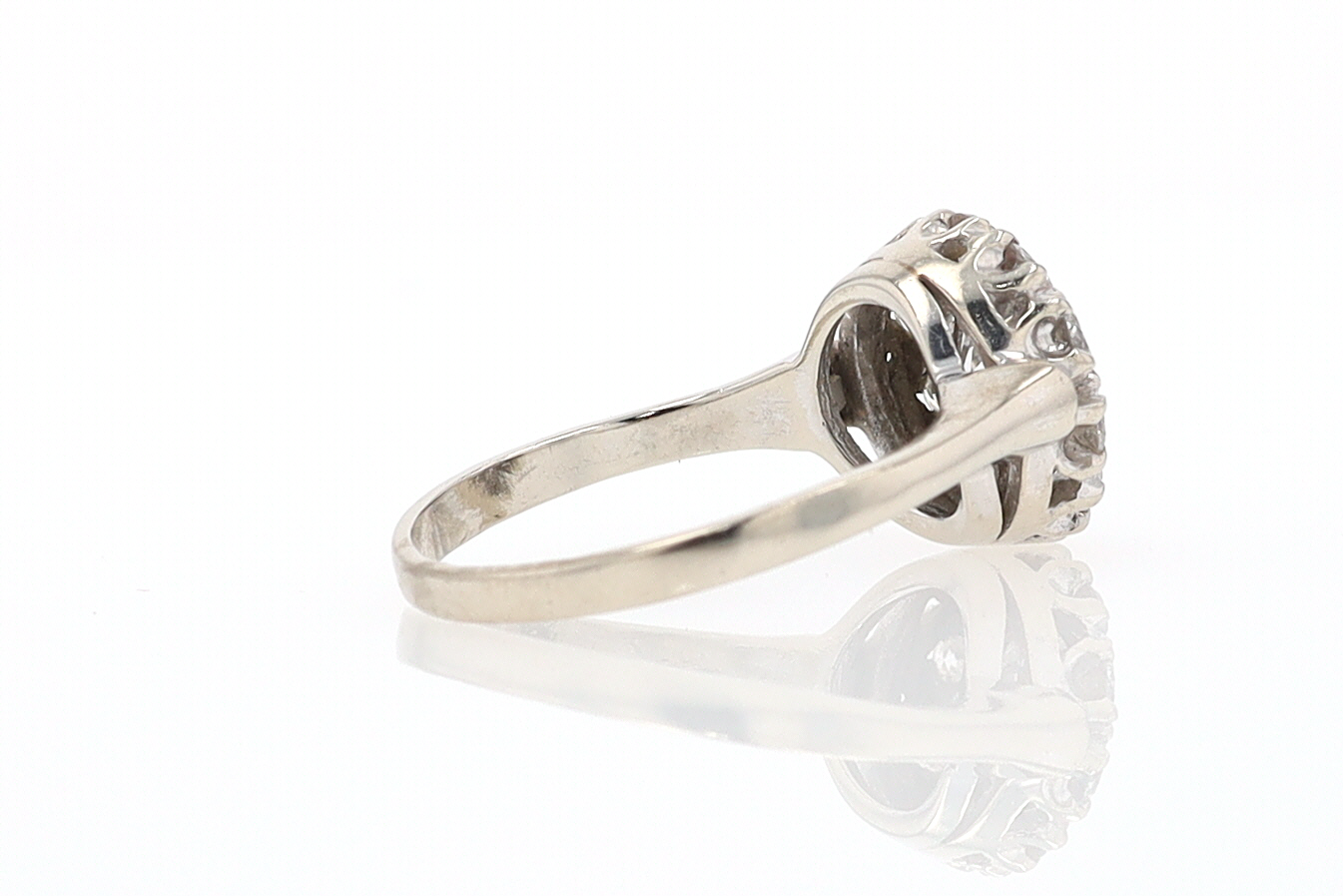 Art Deco 1.25 Carats Round Diamond Engagement Ring