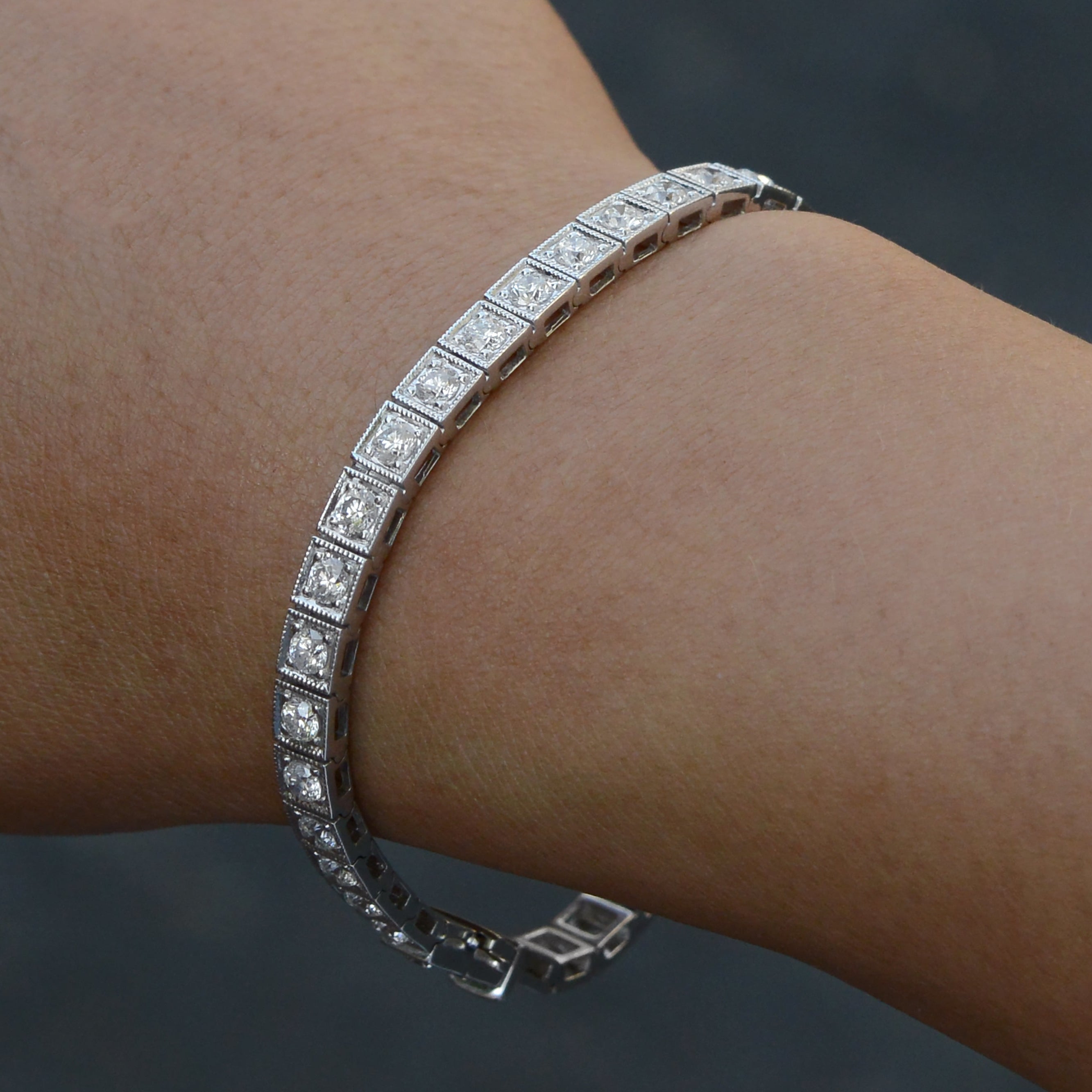 Art Deco 2 Carat VS Diamond Straight Line Tennis Bracelet