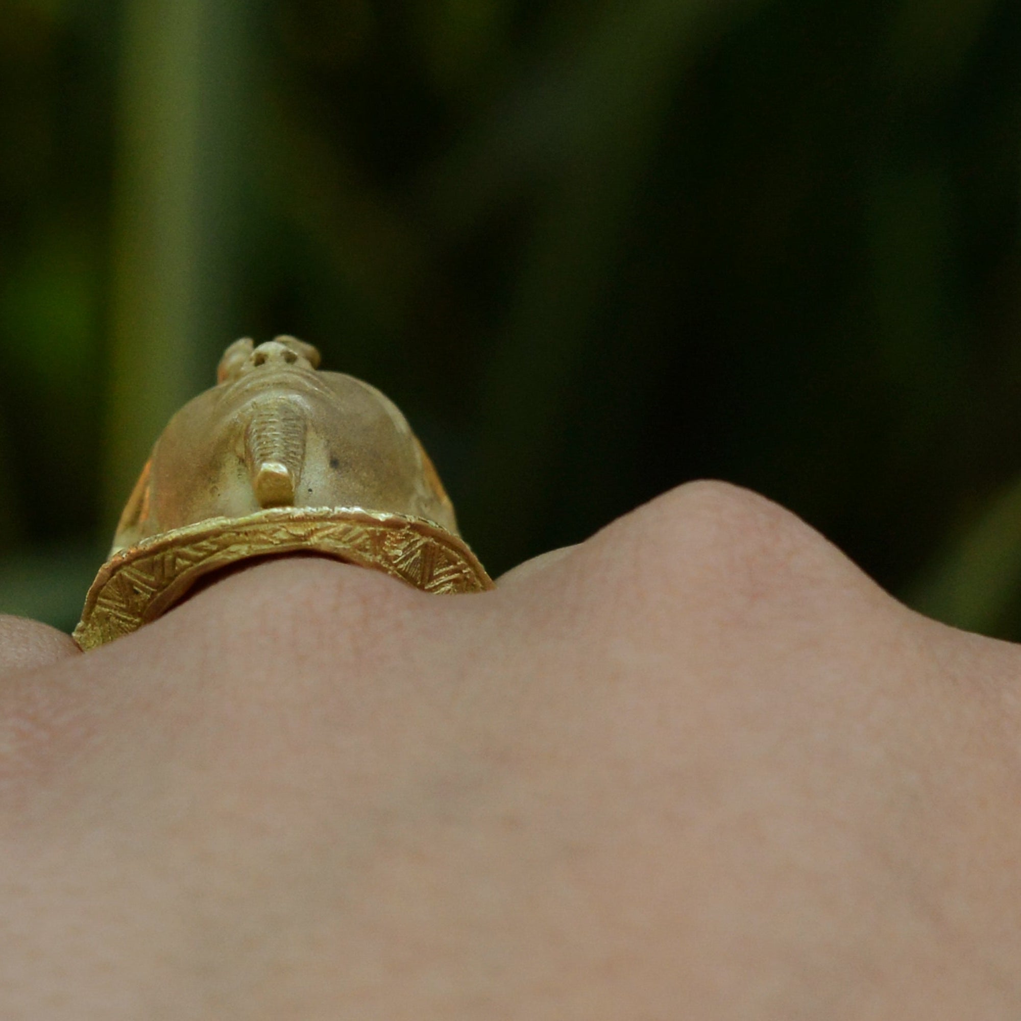 Classic King Tut 18K Gold Ring From Robert Mitchum Estate