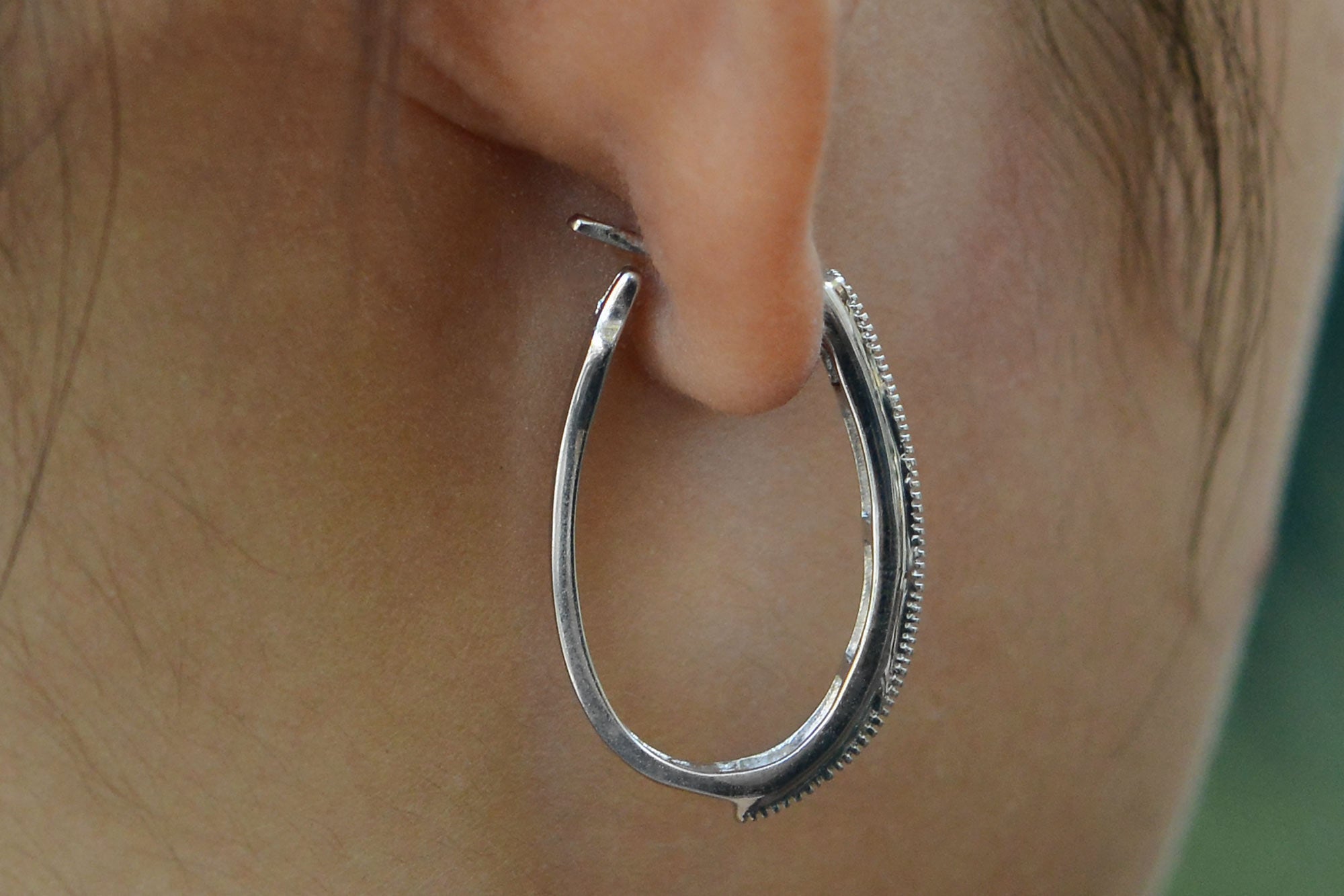 Contemporary .80 Carat Diamond Oval Hoop Earrings