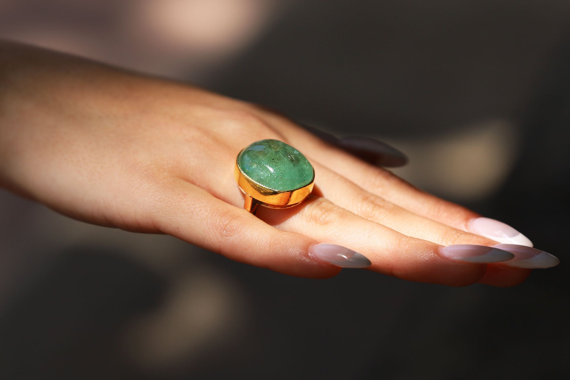 Hollywood Actor Robert Mitchum Estate 33 Carat Green Beryl Vintage Cocktail Ring