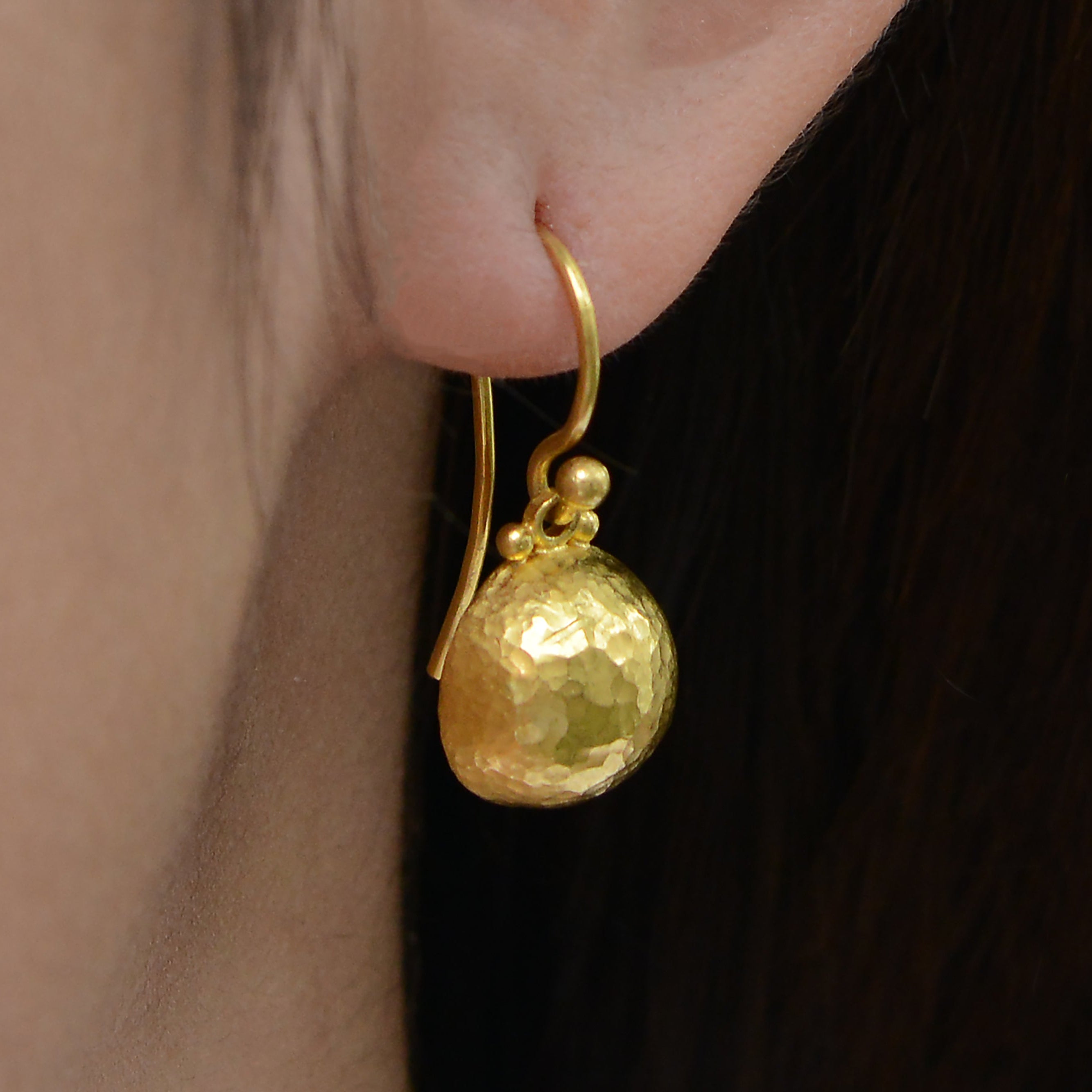 Signed Gurhan 24kt Gold Hammered Spell Drop Earrings