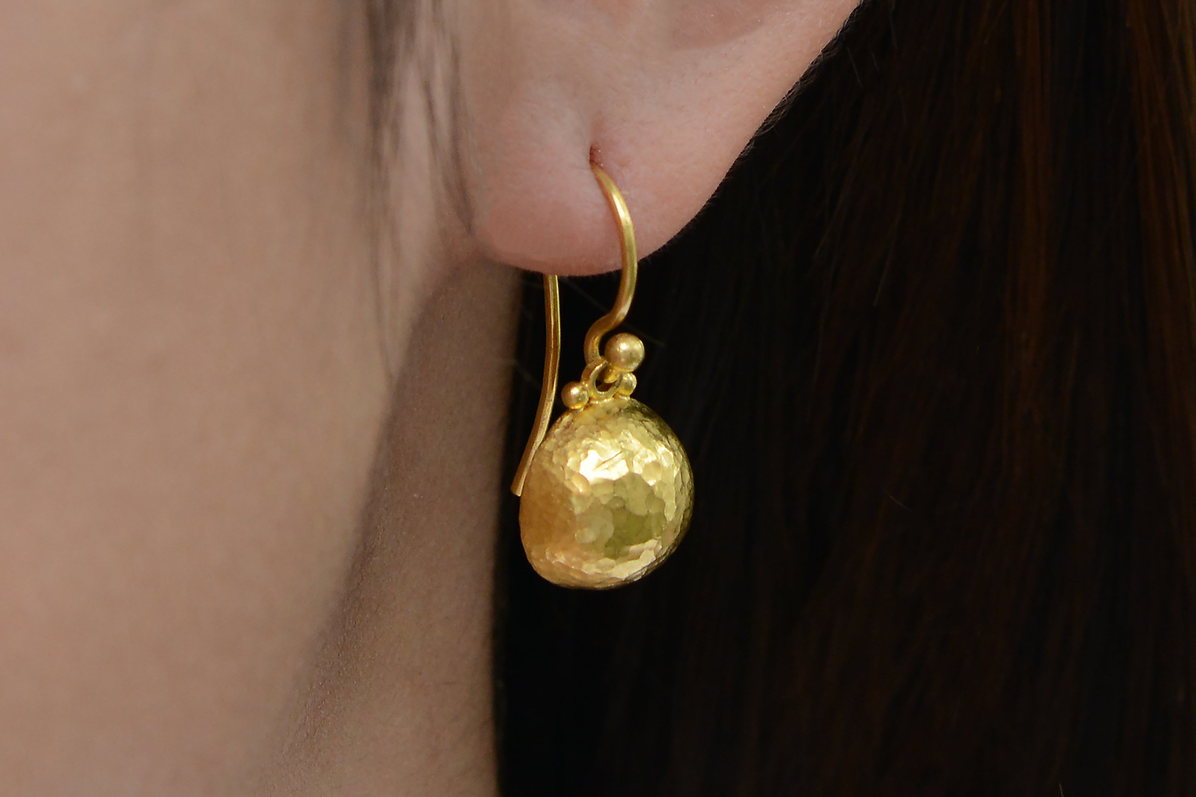Signed Gurhan 24kt Gold Hammered Spell Drop Earrings