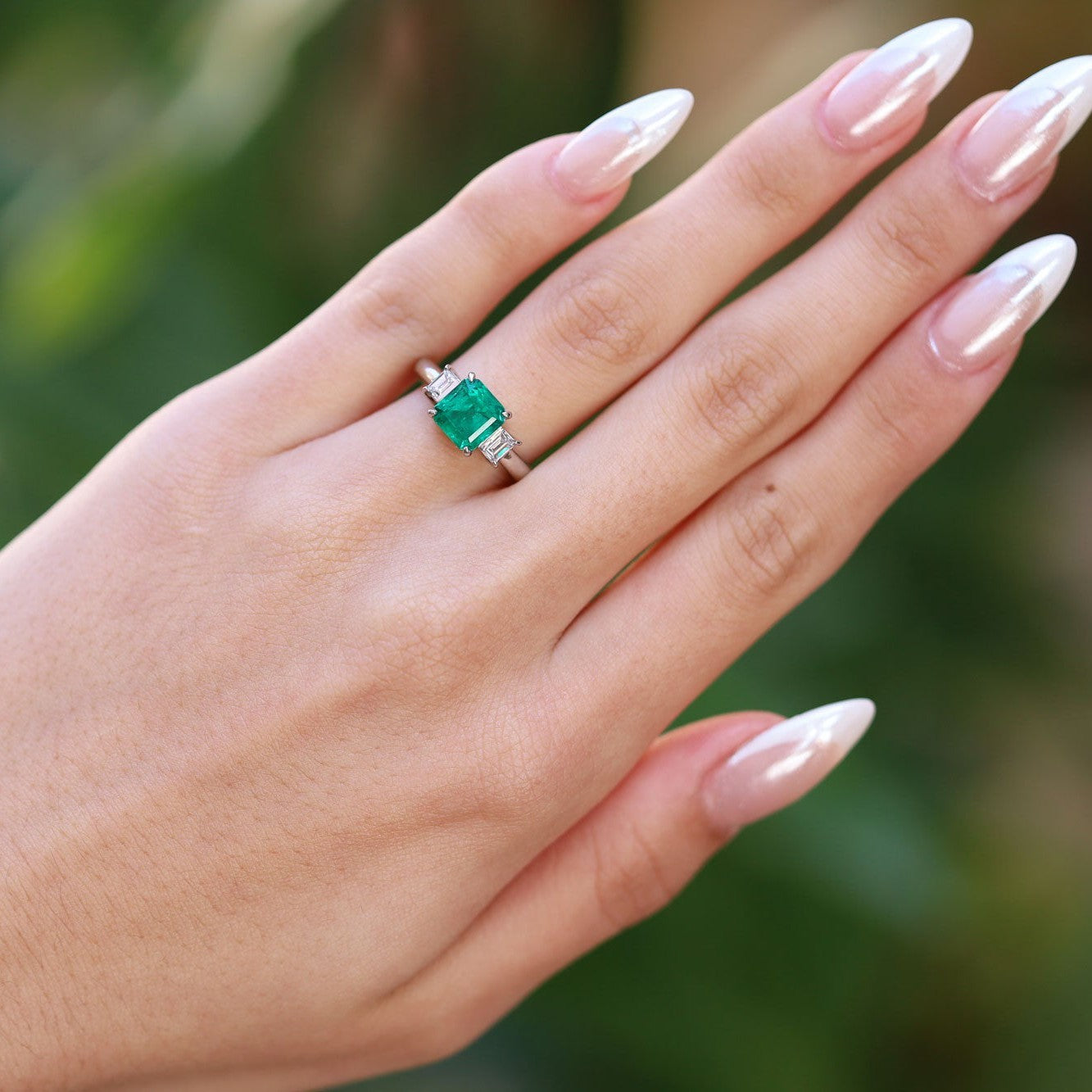 Vintage 1970s Estate GIA Certified Colombian 1.69 Carat Emerald & Diamond Ring