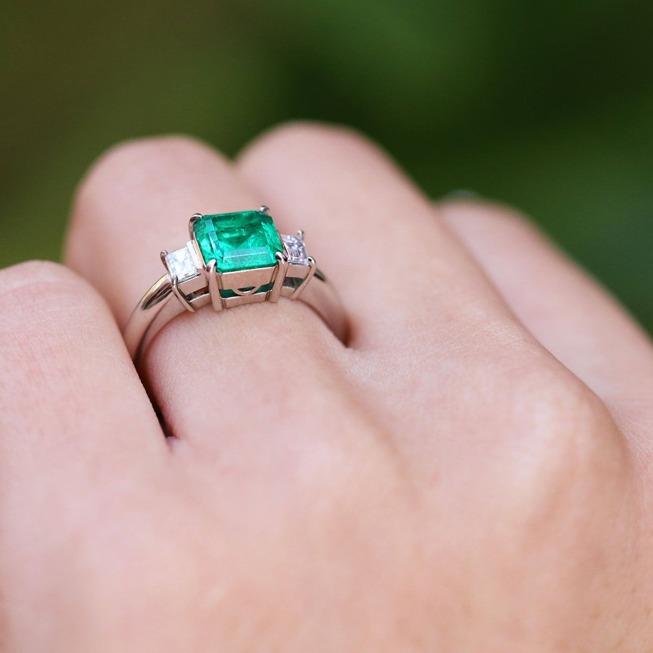 Vintage 1970s Estate GIA Certified Colombian 1.69 Carat Emerald & Diamond Ring