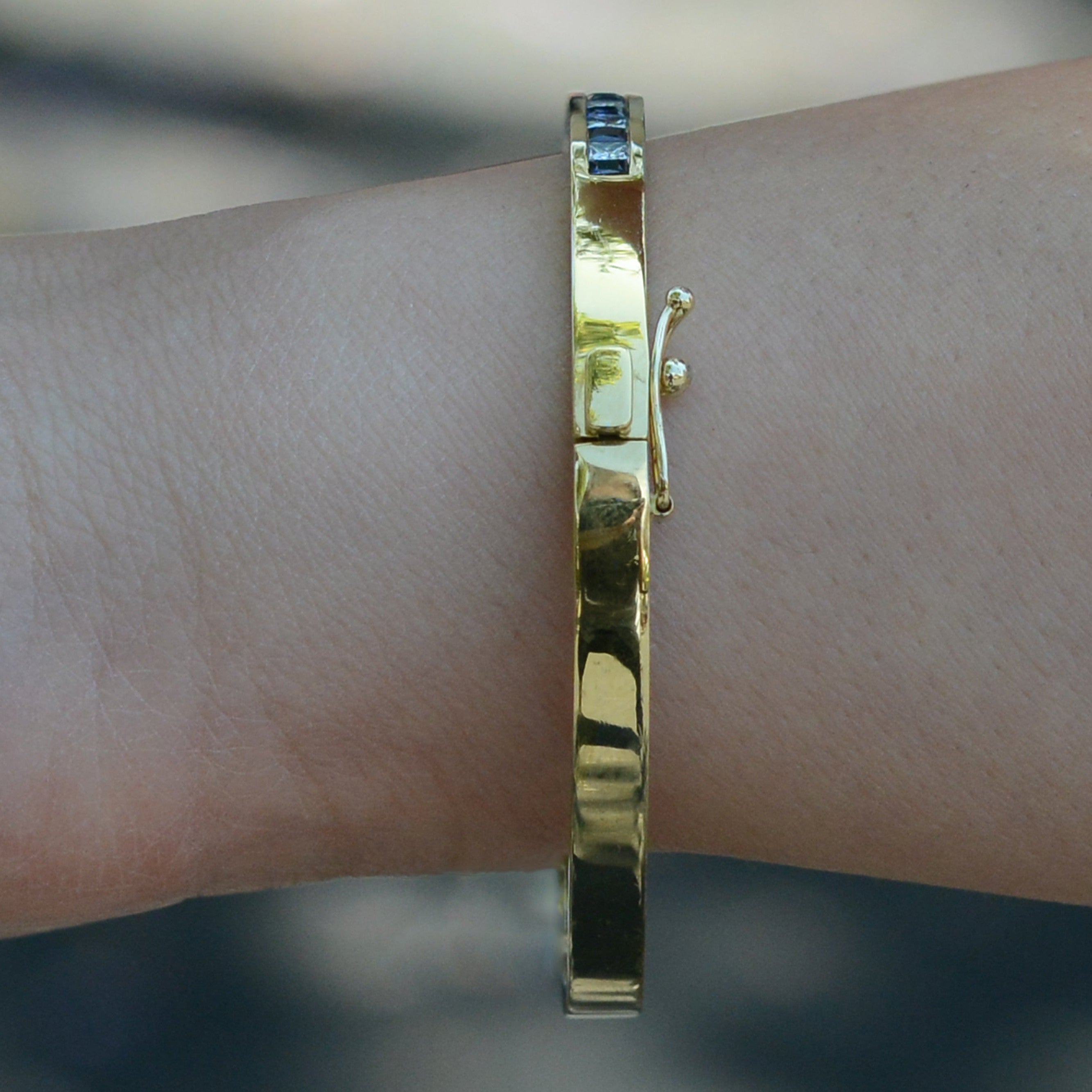 Vintage 2.00 Carat Sapphire and Diamond Yellow Gold Bangle Bracelet