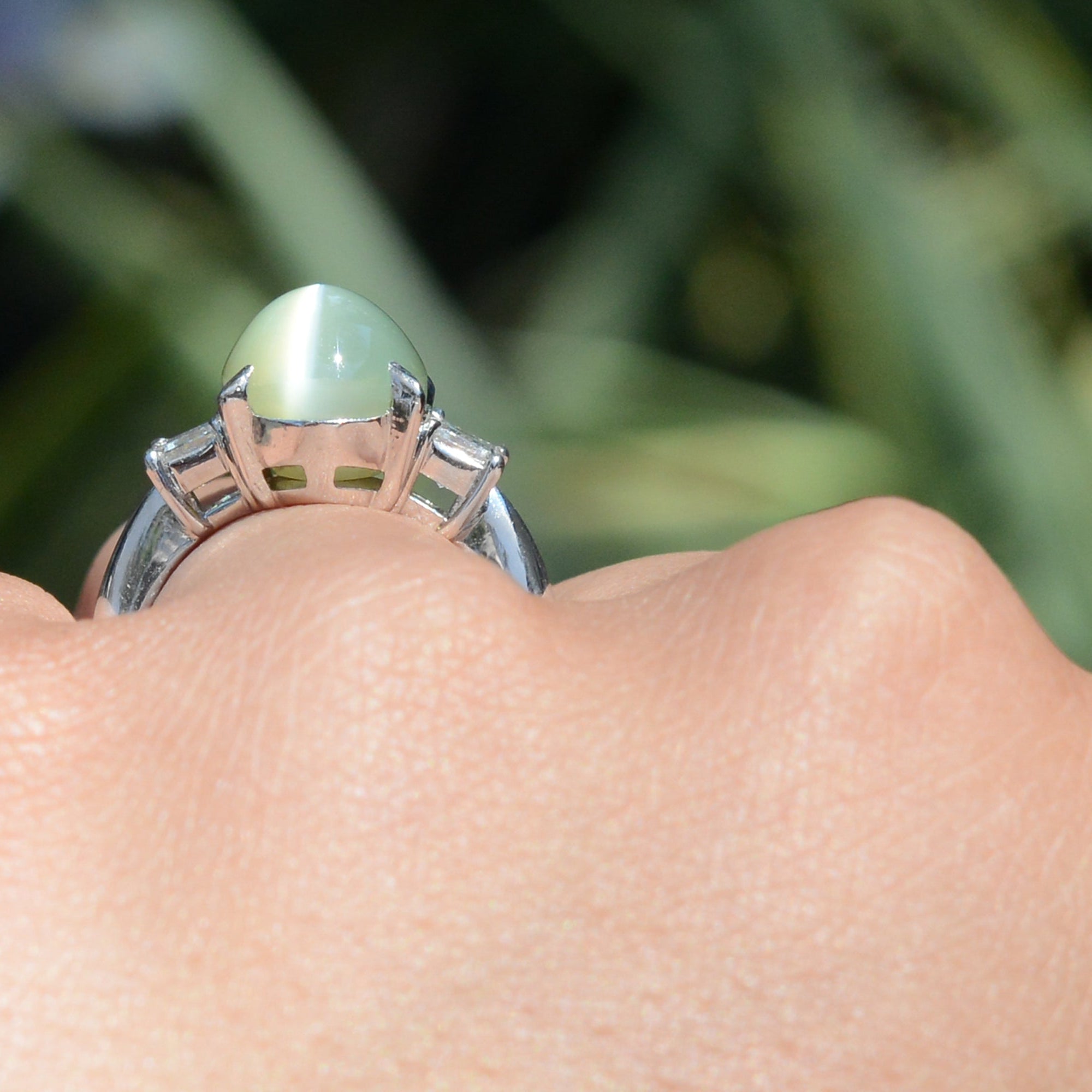 Vintage 9.54 Carat Cat's Eye Chrysoberyl and Diamond Estate Ring