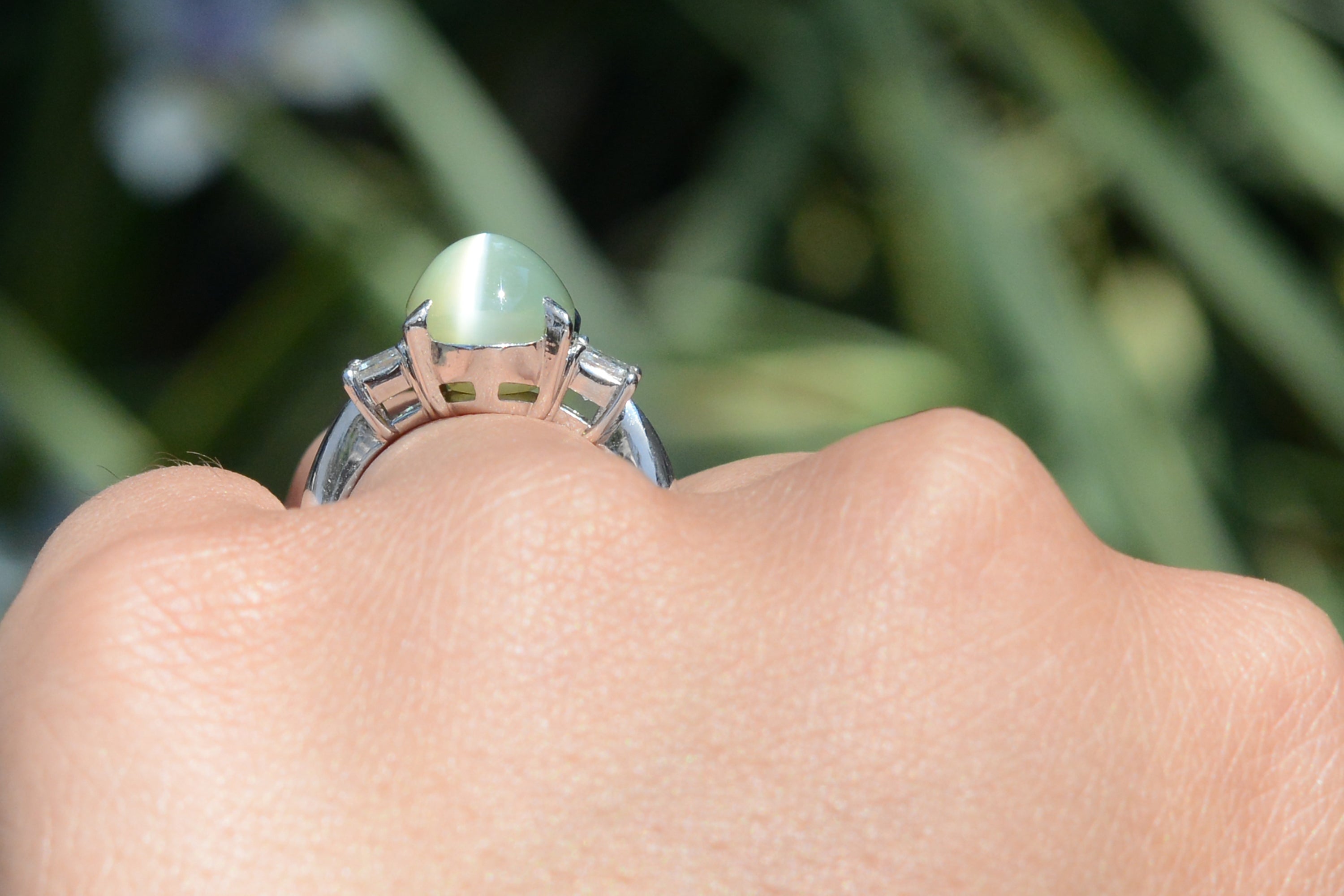 Vintage 9.54 Carat Cat's Eye Chrysoberyl and Diamond Estate Ring