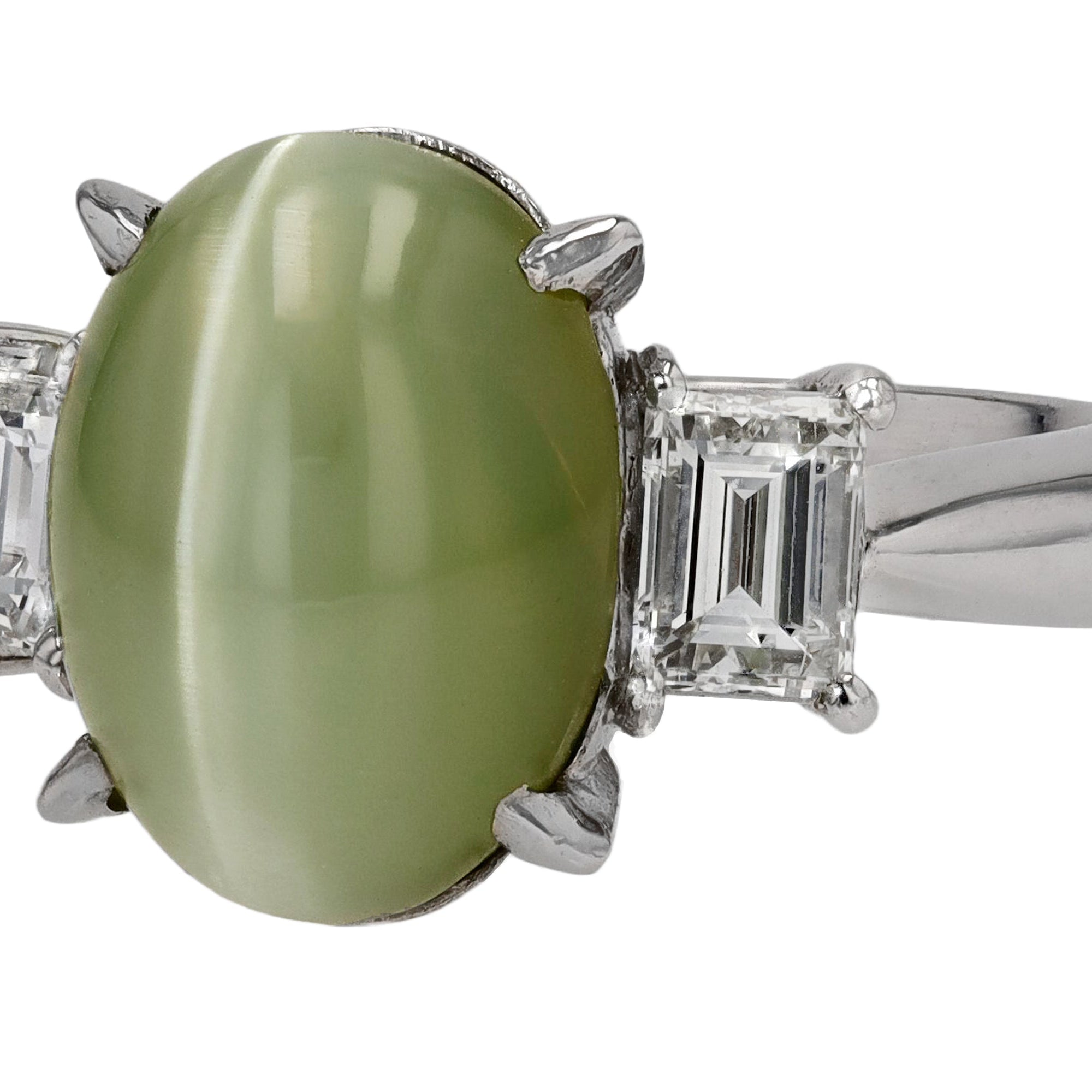 Vintage 9.54 Carat Cat's Eye Chrysoberyl and Diamond Estate Ring