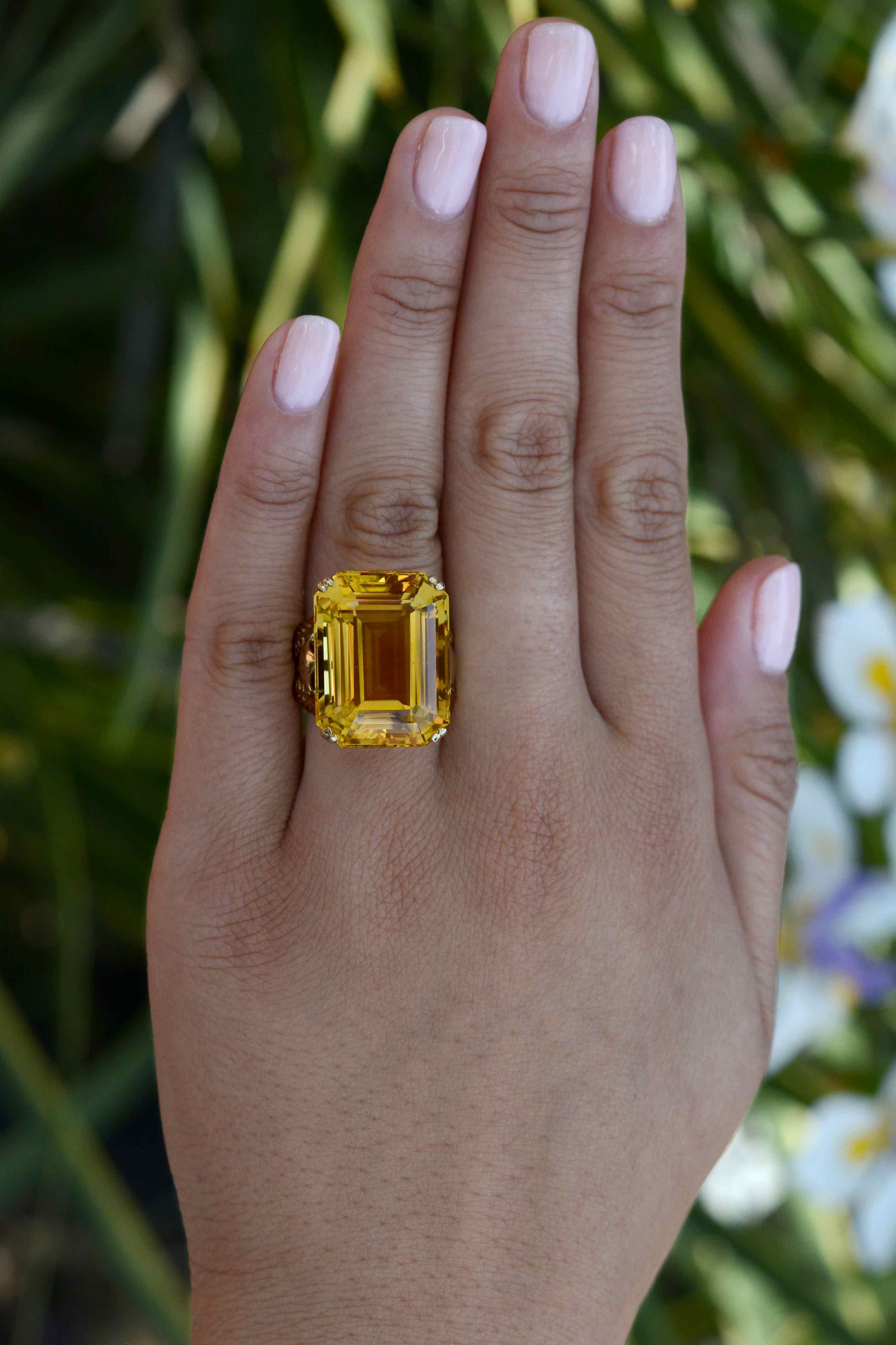 Vintage Retro 1940s 21 Carat Citrine Cocktail Ring