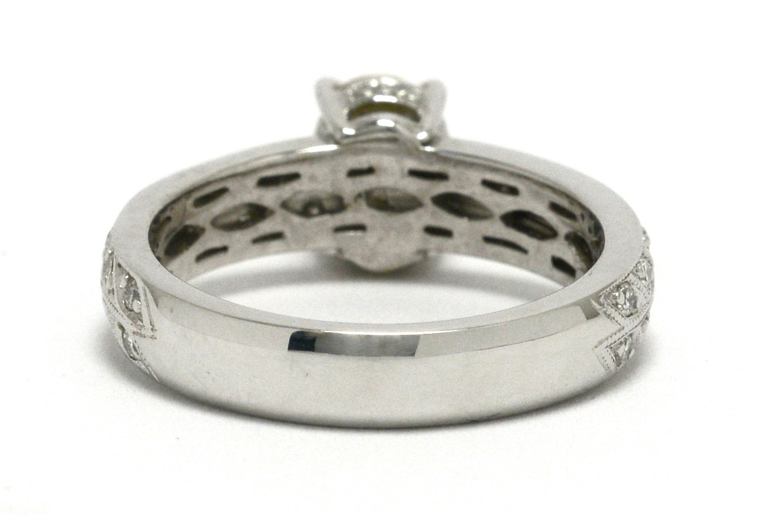 This diamonds and sapphire ring has 2 rows of diamonds encircling it.