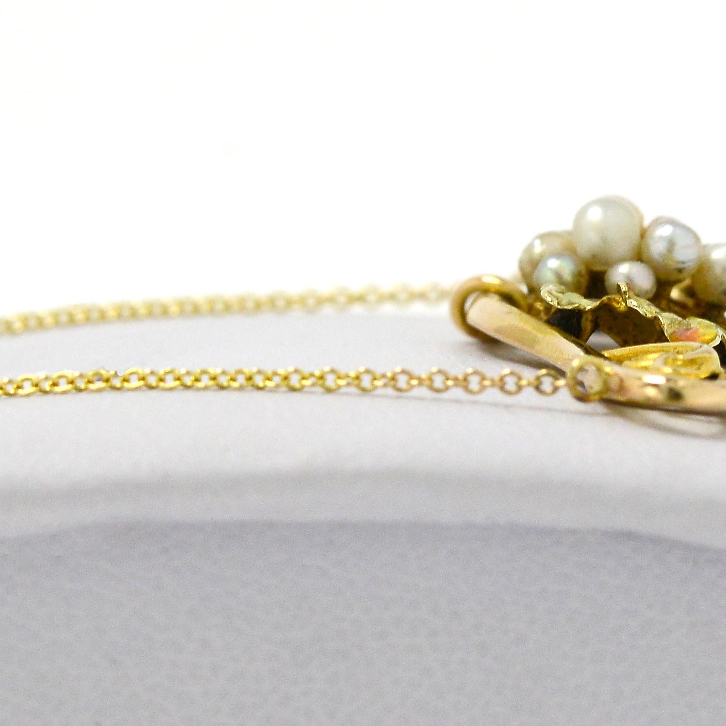 An antique pearl cluster necklace made of yellow gold.