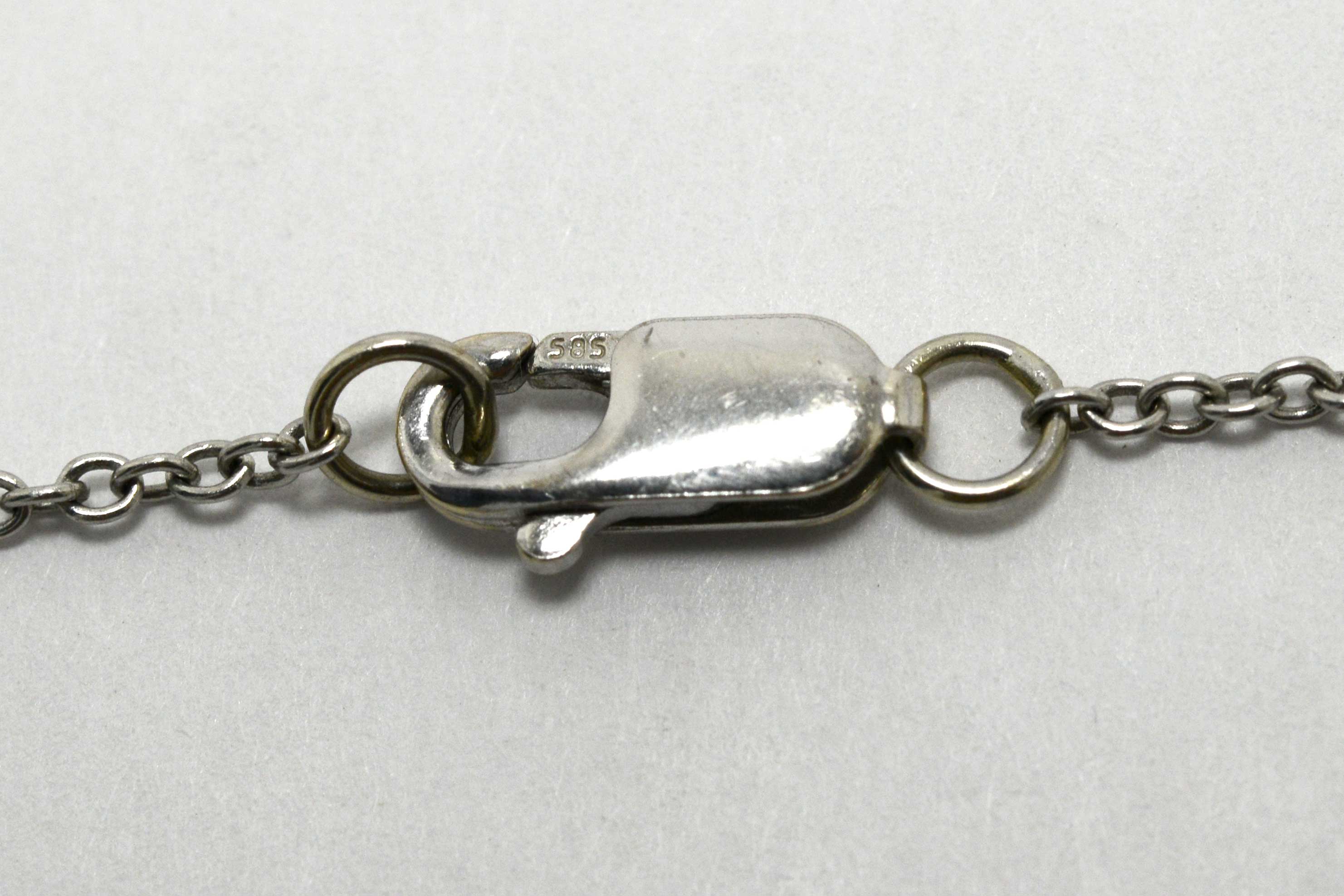 An antique platinum necklace with a spring clasp fastening.