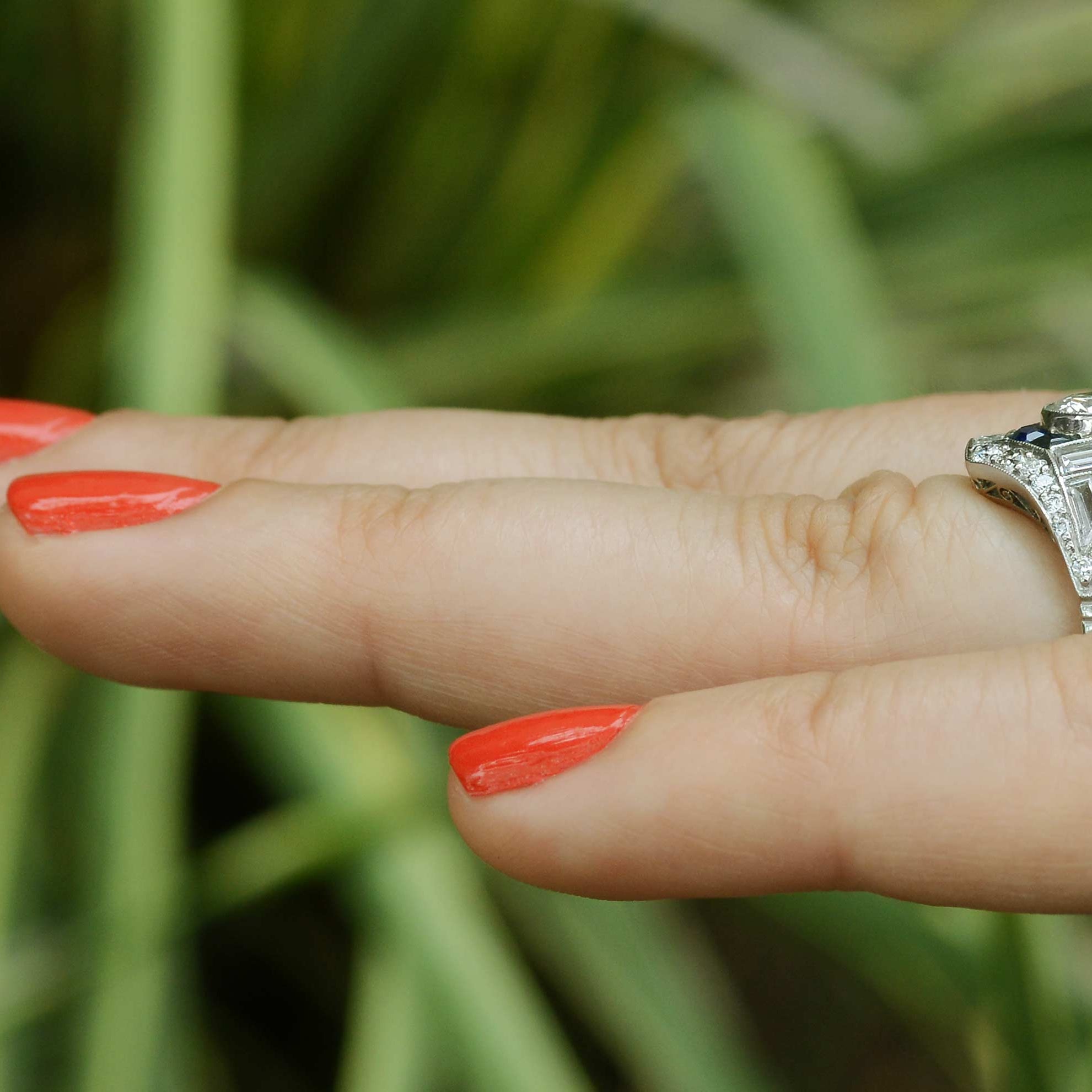 You will love the outstanding finger coverage and low profile which allows carefree everyday wear.