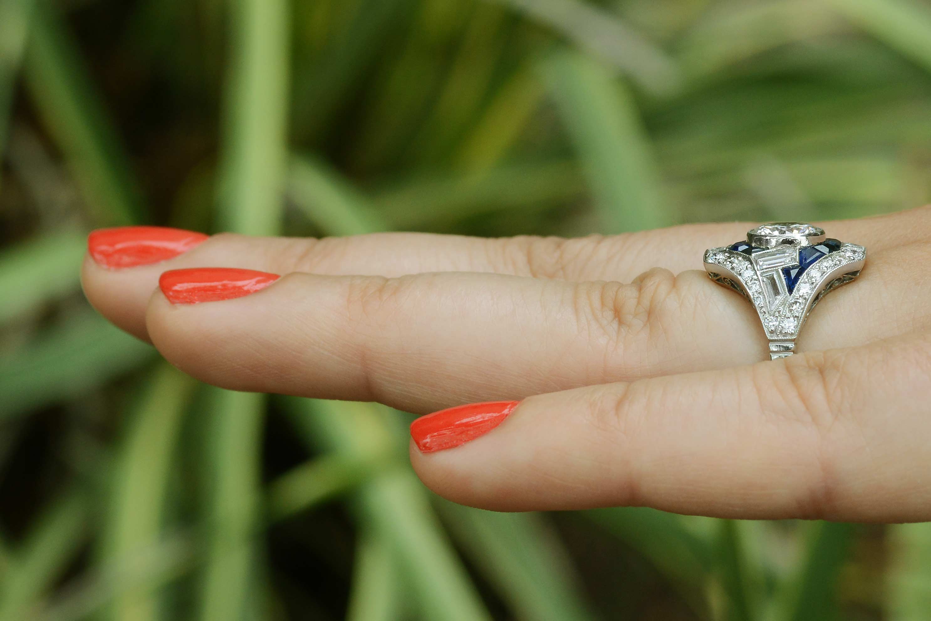 You will love the outstanding finger coverage and low profile which allows carefree everyday wear.