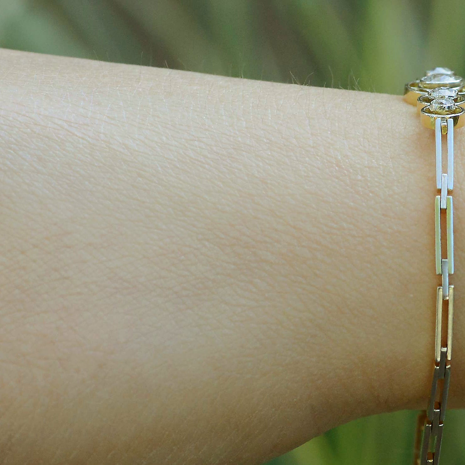 These narrow platinum filigree links have 18k yellow gold on the underside.
