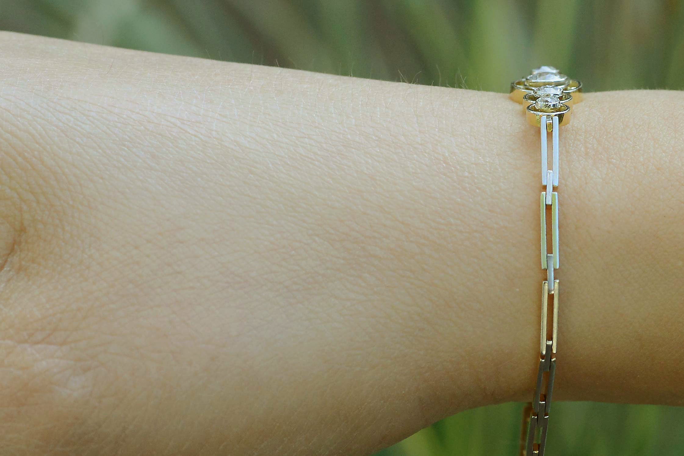 These narrow platinum filigree links have 18k yellow gold on the underside.
