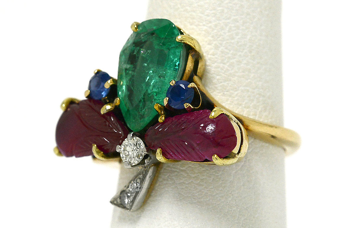 This vintage clover gemstone cocktail ring is from the 1940s.