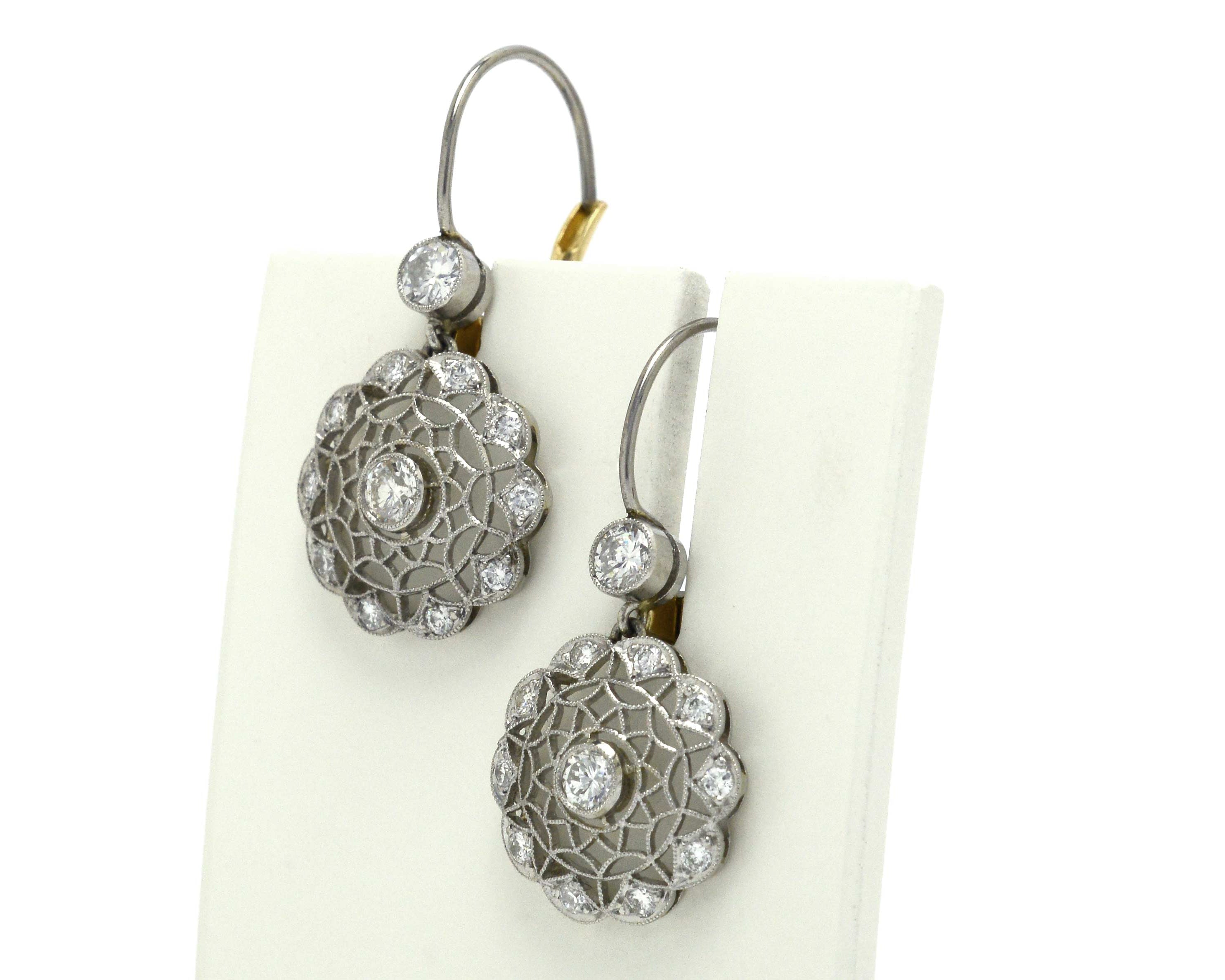These diamond platinum filigree earrings look like a snowflake.