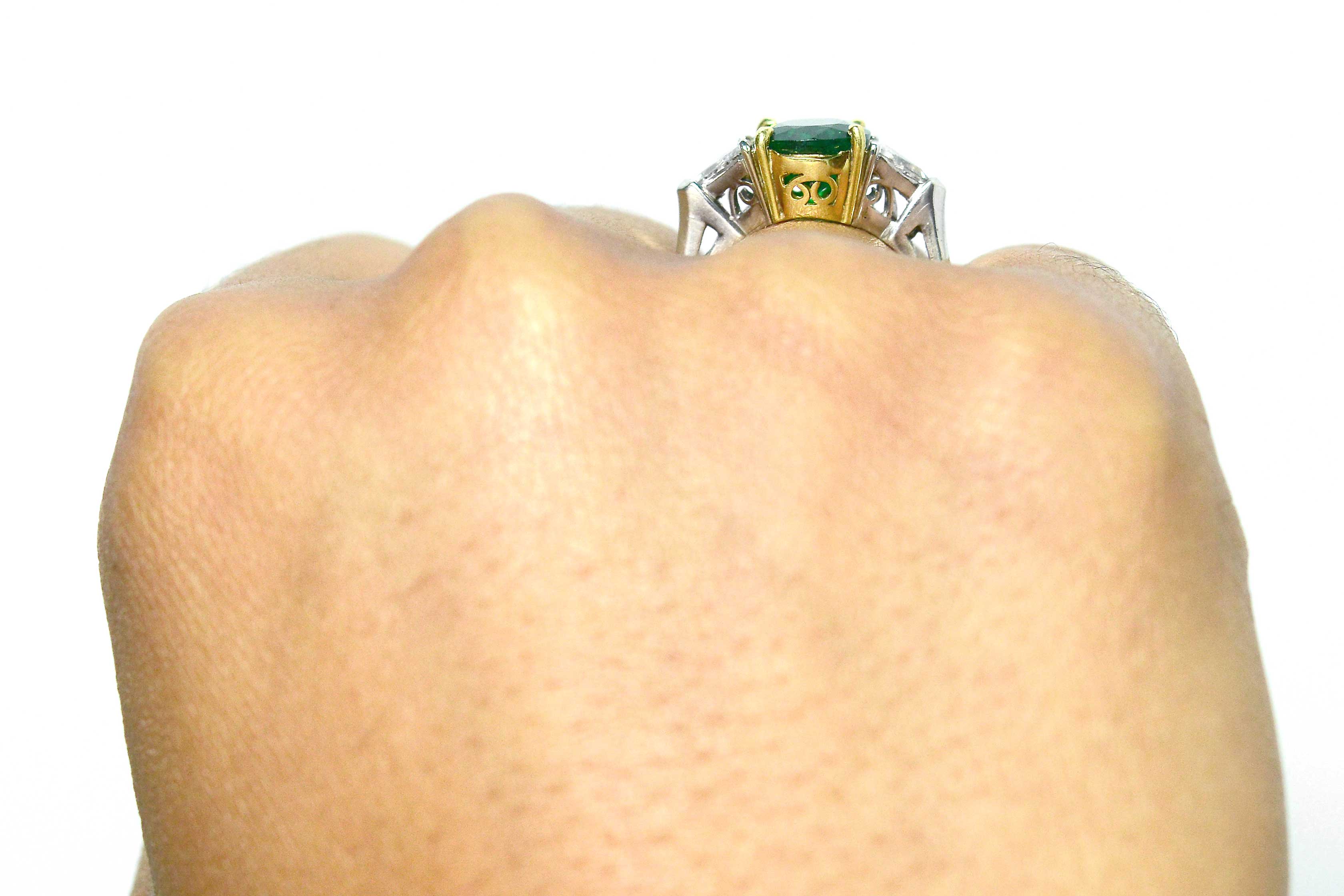 Here is the pierced openwork gallery of this platinum and 18k yellow gold wedding ring.