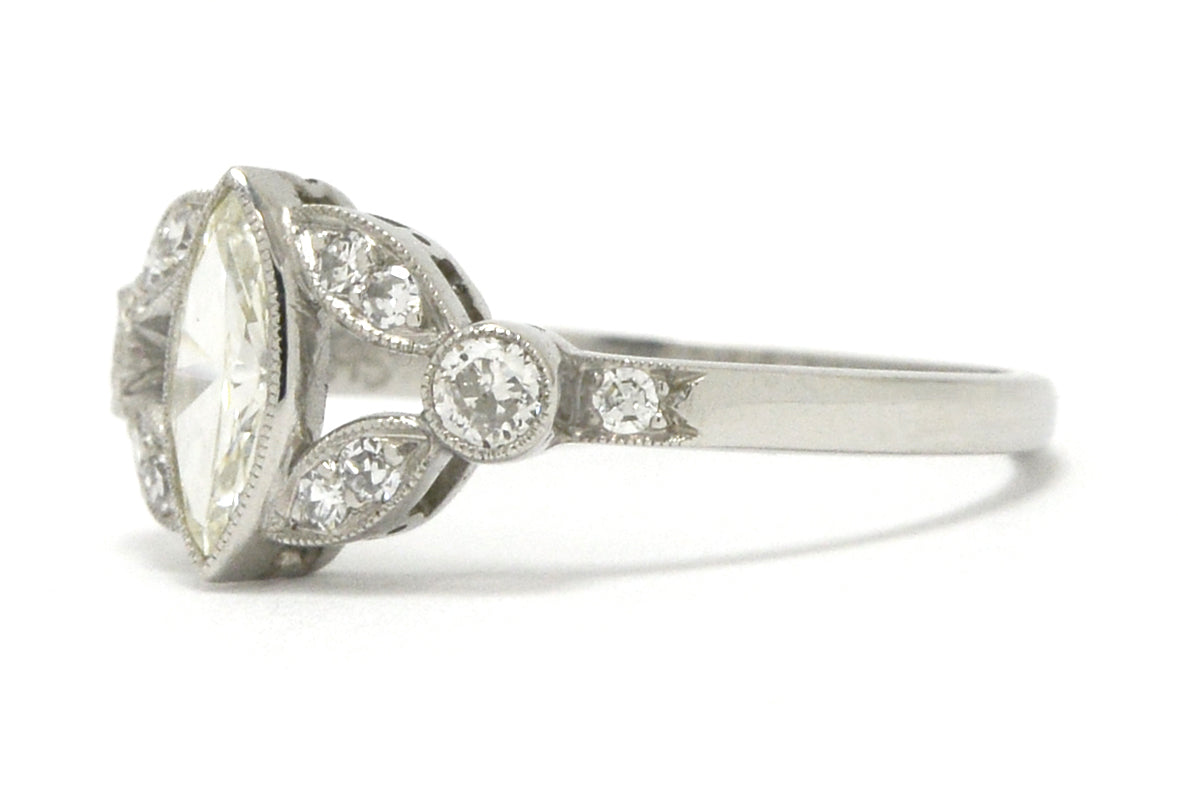 A leaf design accents the center diamond.