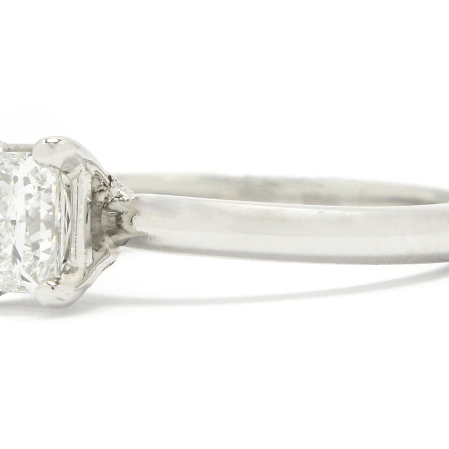 A 2.2 straight rounded band for a comfortable fit.