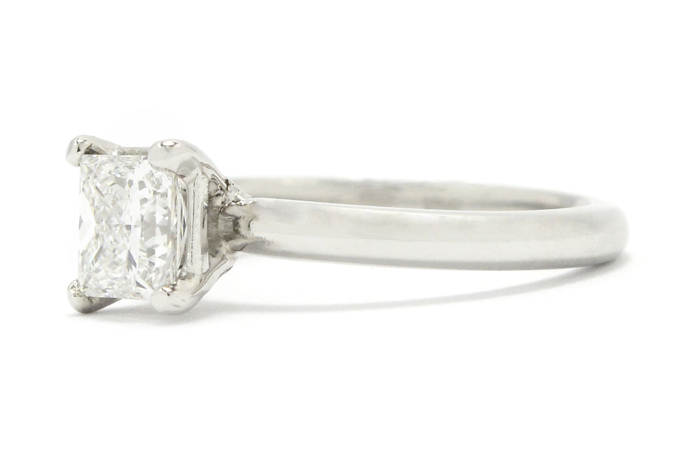 A 2.2 straight rounded band for a comfortable fit.