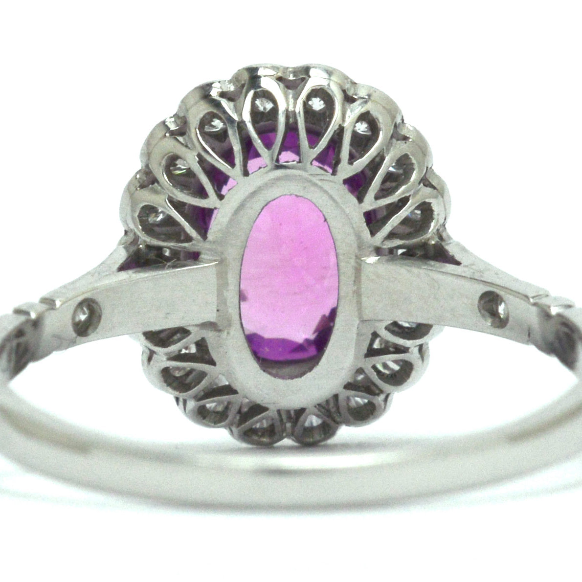 A scalloped filigree platinum under-crown of the wedding band.