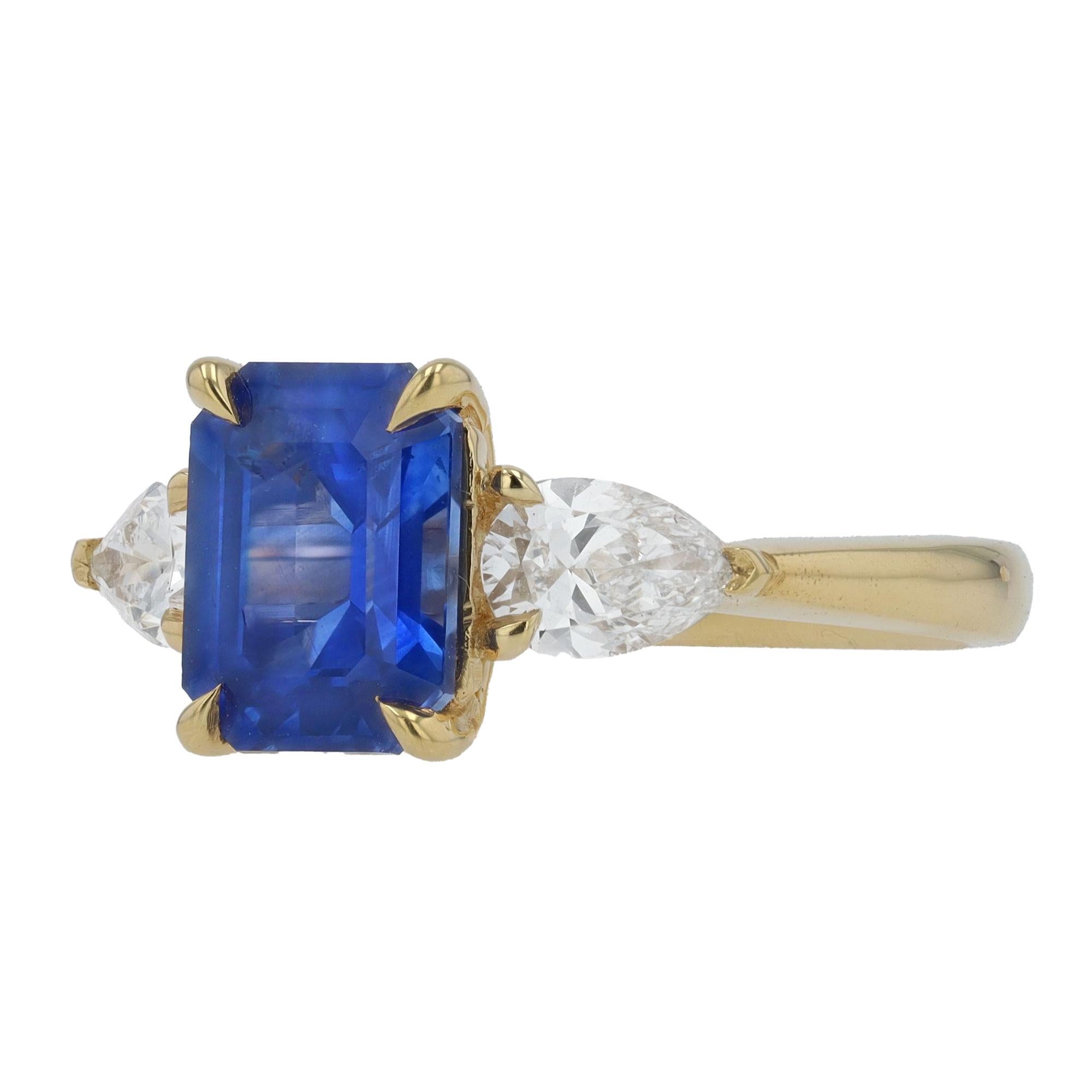 Vintage Yellow Gold 2.50 Carat Sapphire & Diamond 3 Stone Engagement Ring