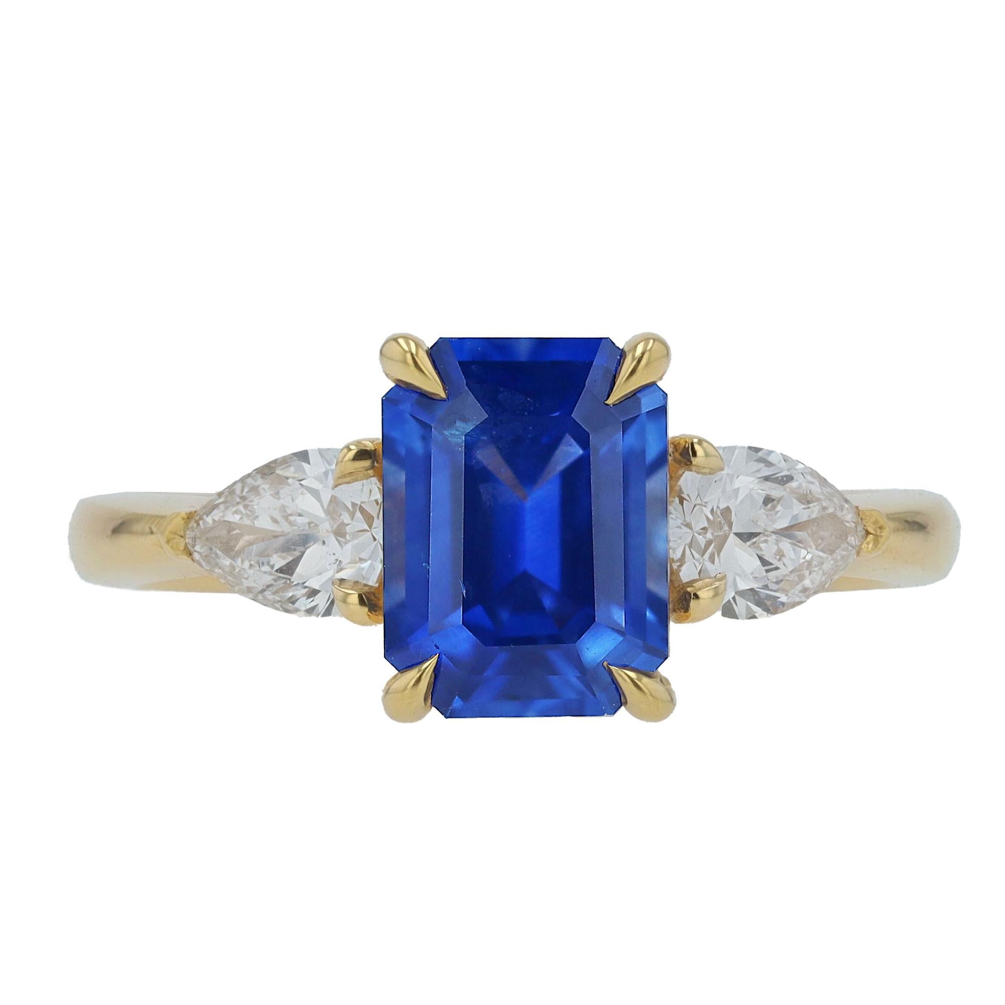 Vintage Yellow Gold 2.50 Carat Sapphire & Diamond 3 Stone Engagement Ring