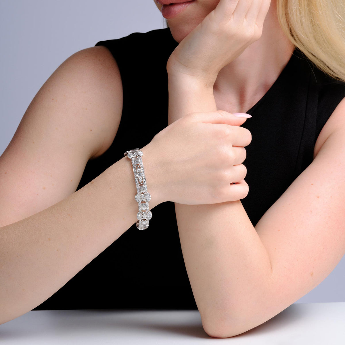 Flawless 1920s Art Deco 8 Carat Diamond Platinum Bracelet