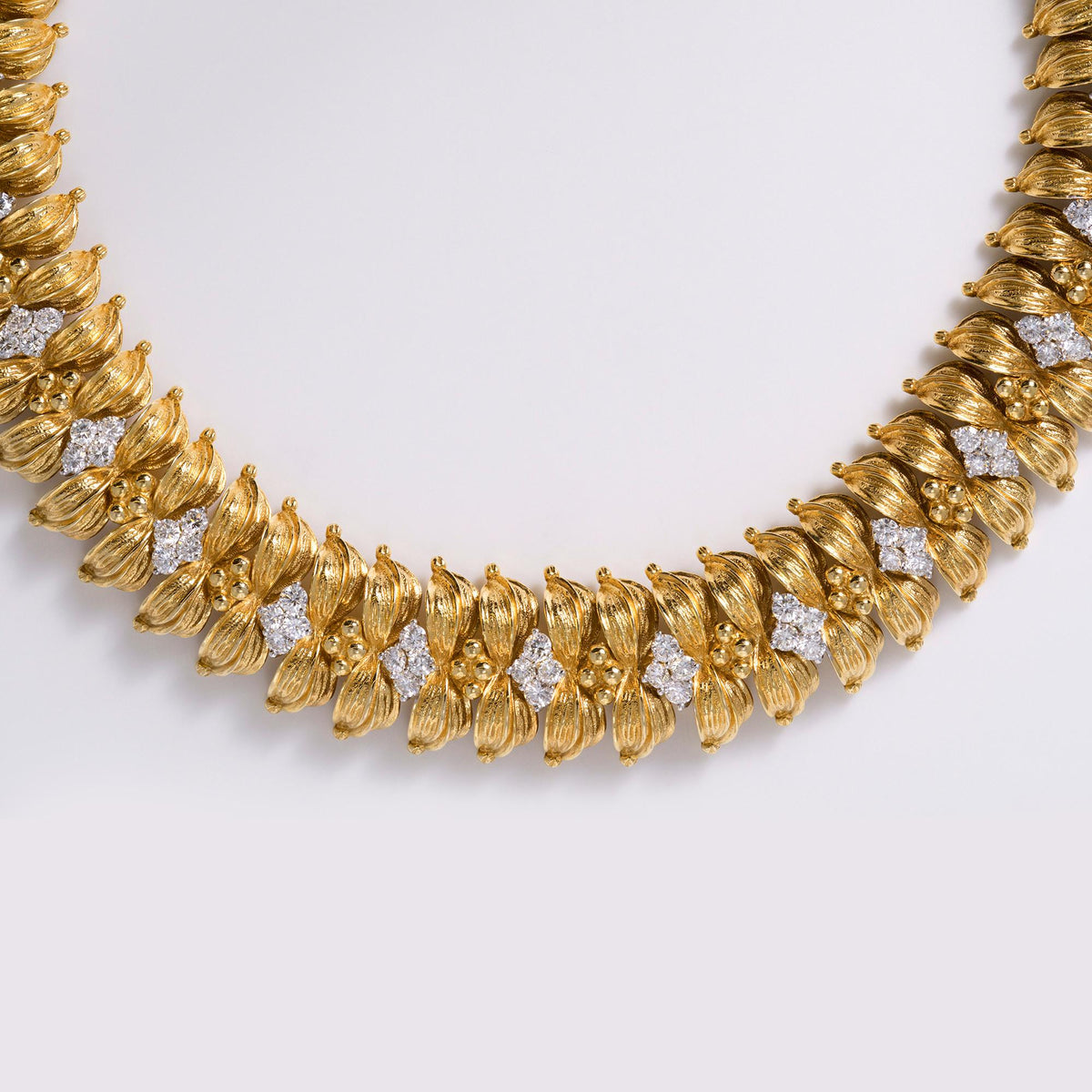 Chunky Mid Century Italian 18k Gold Diamond Sunflower Dog Collar Necklace