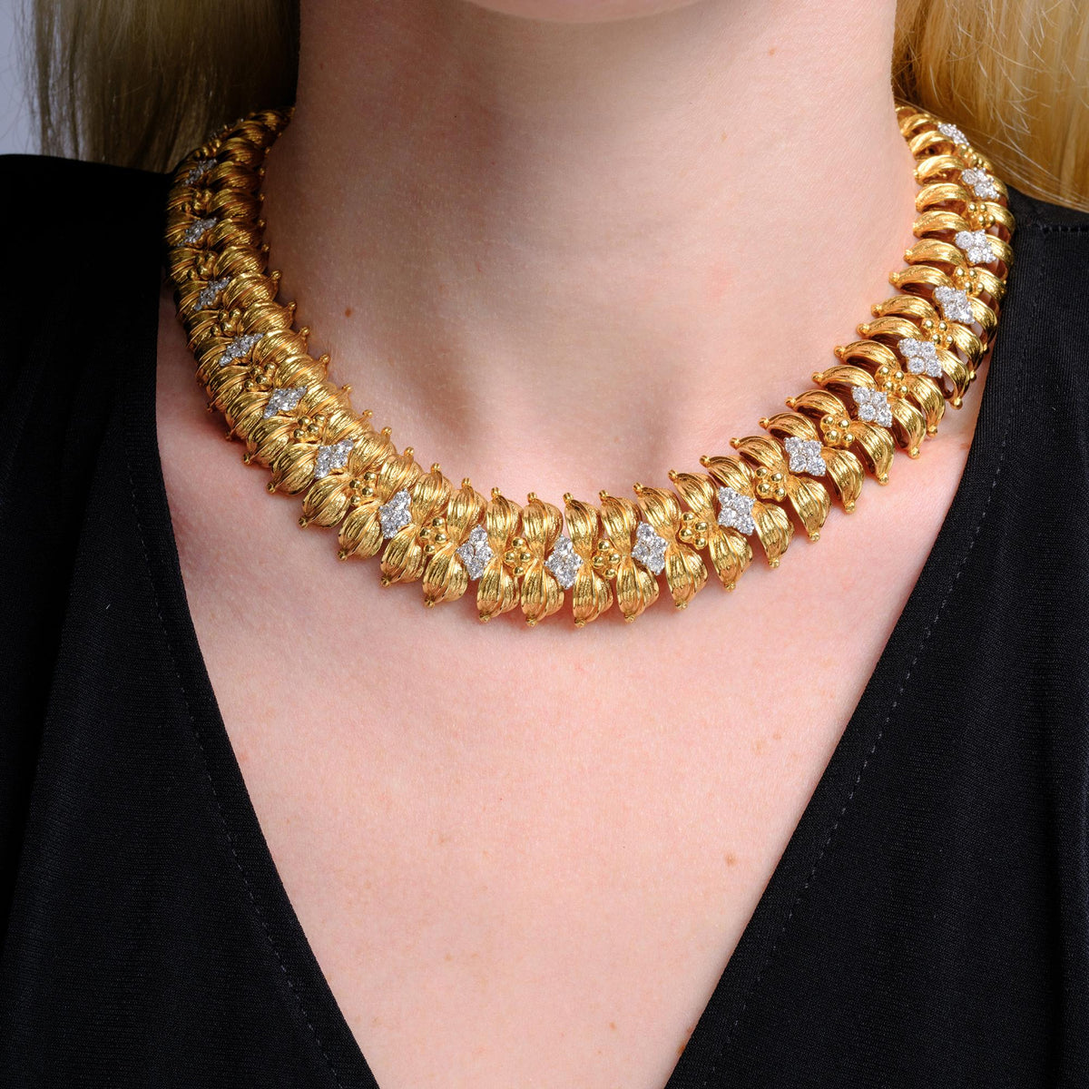 Chunky Mid Century Italian 18k Gold Diamond Sunflower Dog Collar Necklace