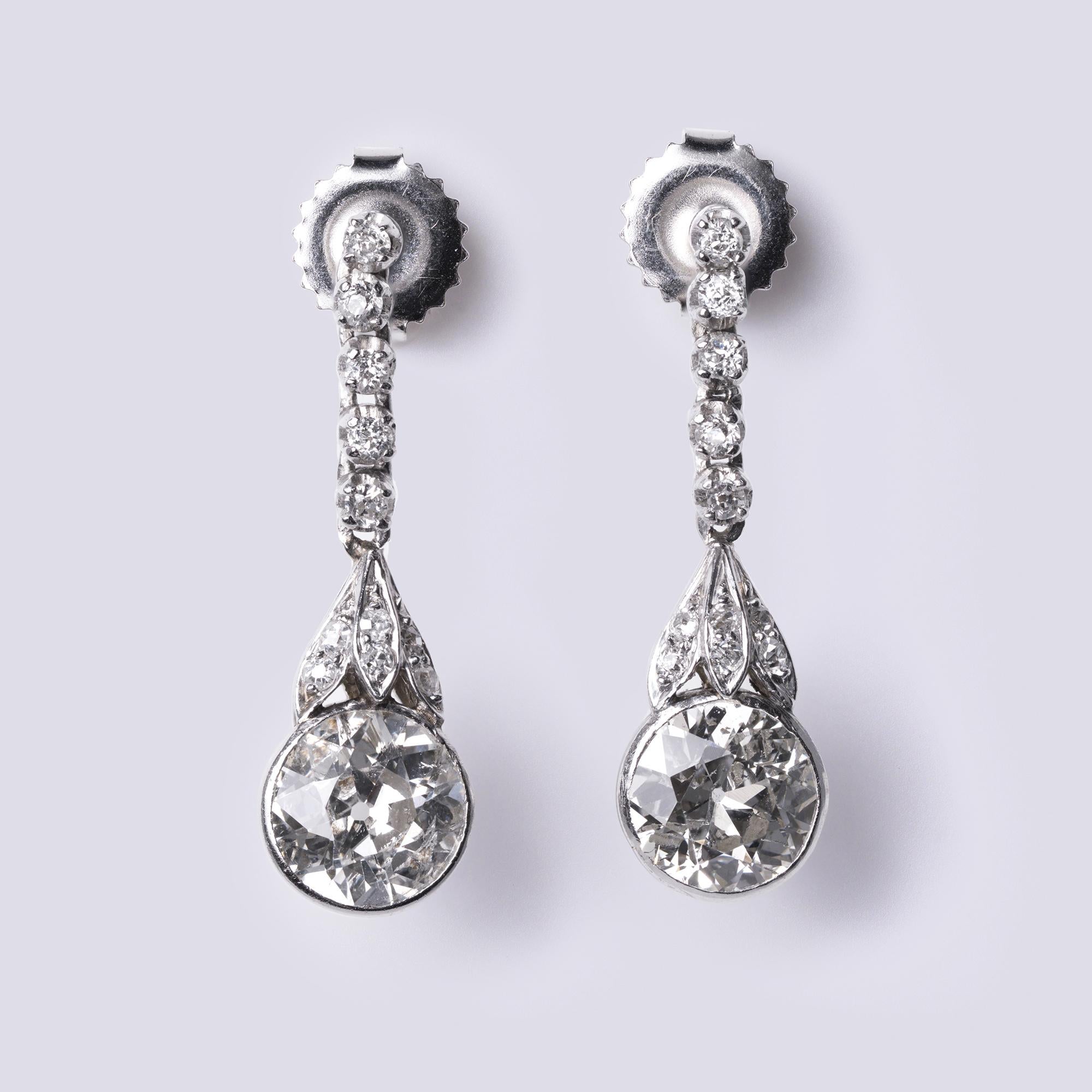 Art Deco 2.50 Carat Old European Diamond Drop Earrings