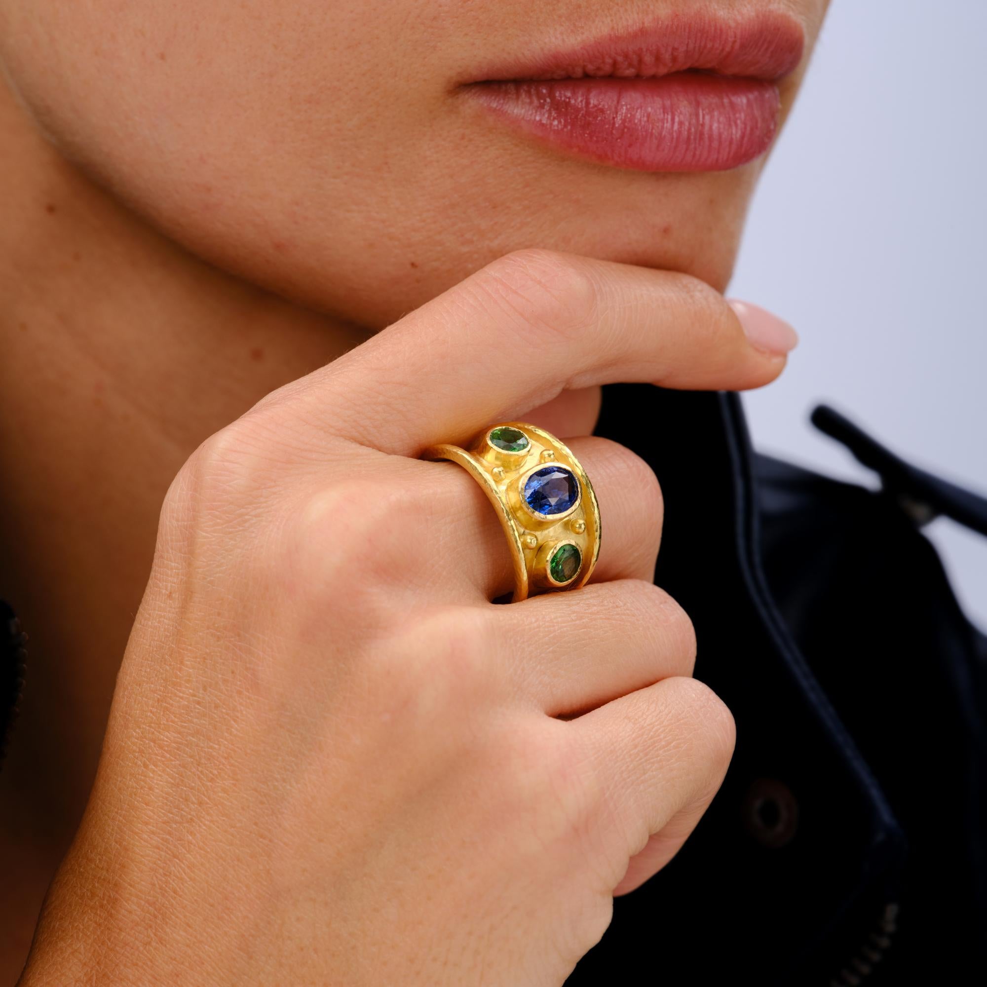 Elizabeth Locke Etruscan 19k Gold Sapphire Tsavorite 3 Stone Ring