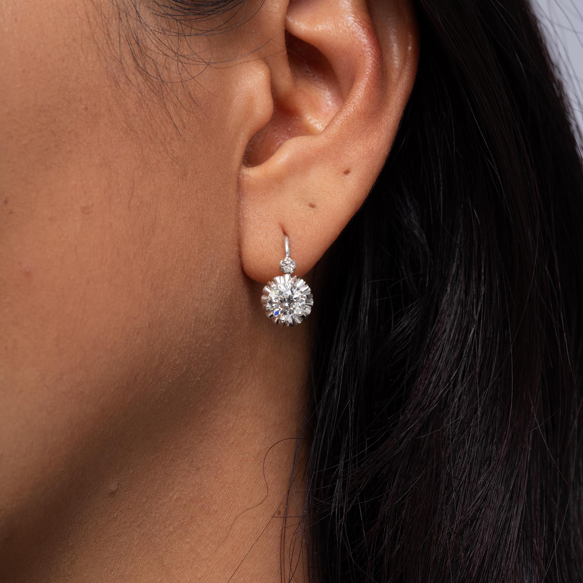 Antique Art Deco 1.67 Carat Old European Diamond Platinum Drop Earrings