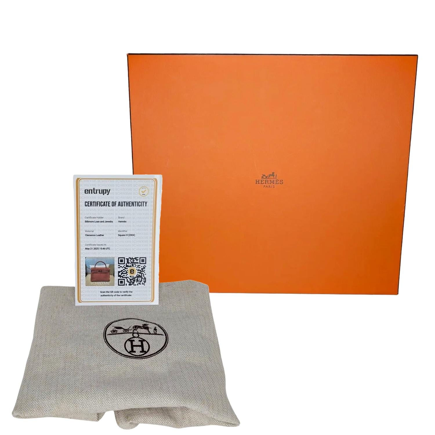 Hermès 2004 Kelly 28 Taurillion Clemence & Gold Satchel